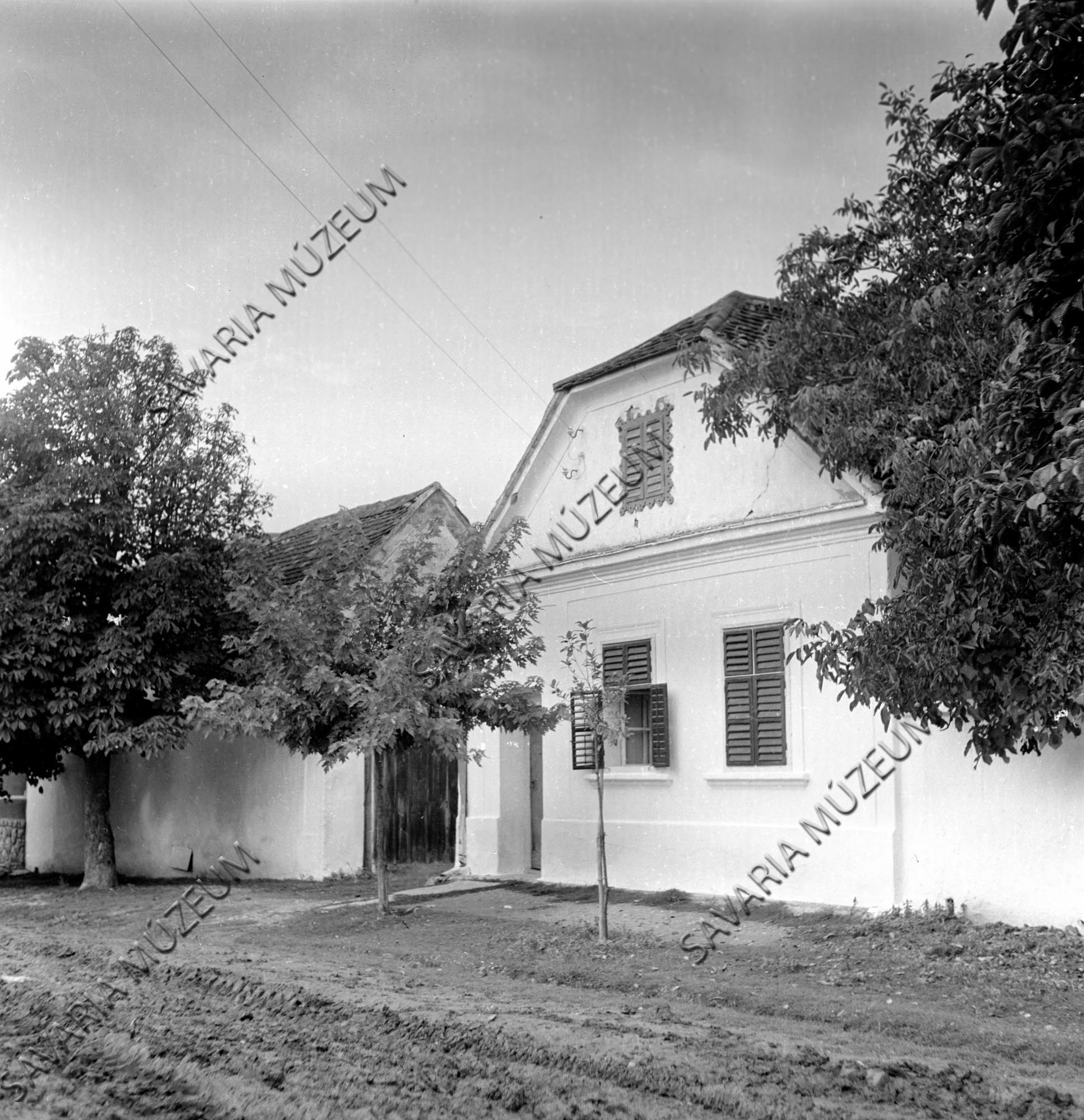 Ház és magtár (Savaria Megyei Hatókörű Városi Múzeum, Szombathely CC BY-NC-SA)