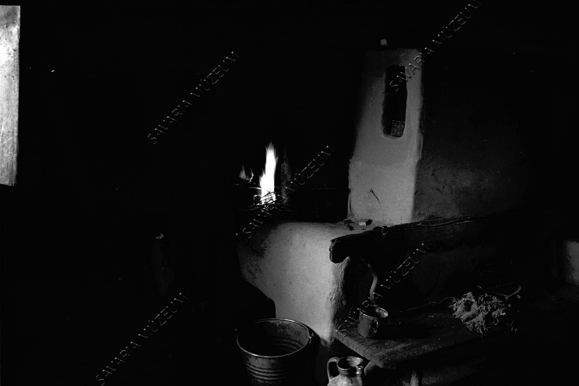 Főzés a füstös kemencén (Savaria Megyei Hatókörű Városi Múzeum, Szombathely CC BY-NC-SA)