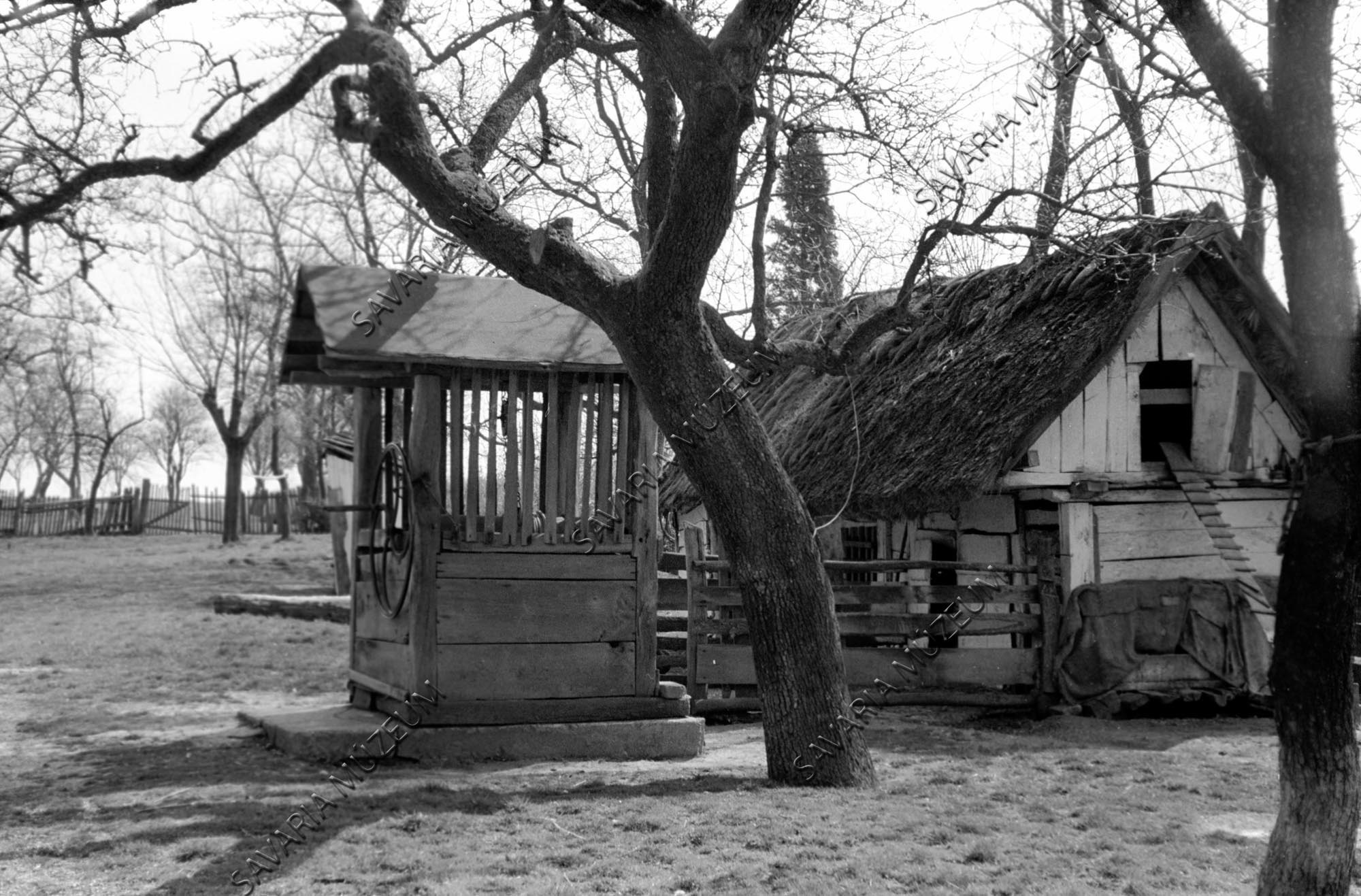 Kút és ól (Savaria Megyei Hatókörű Városi Múzeum, Szombathely CC BY-NC-SA)