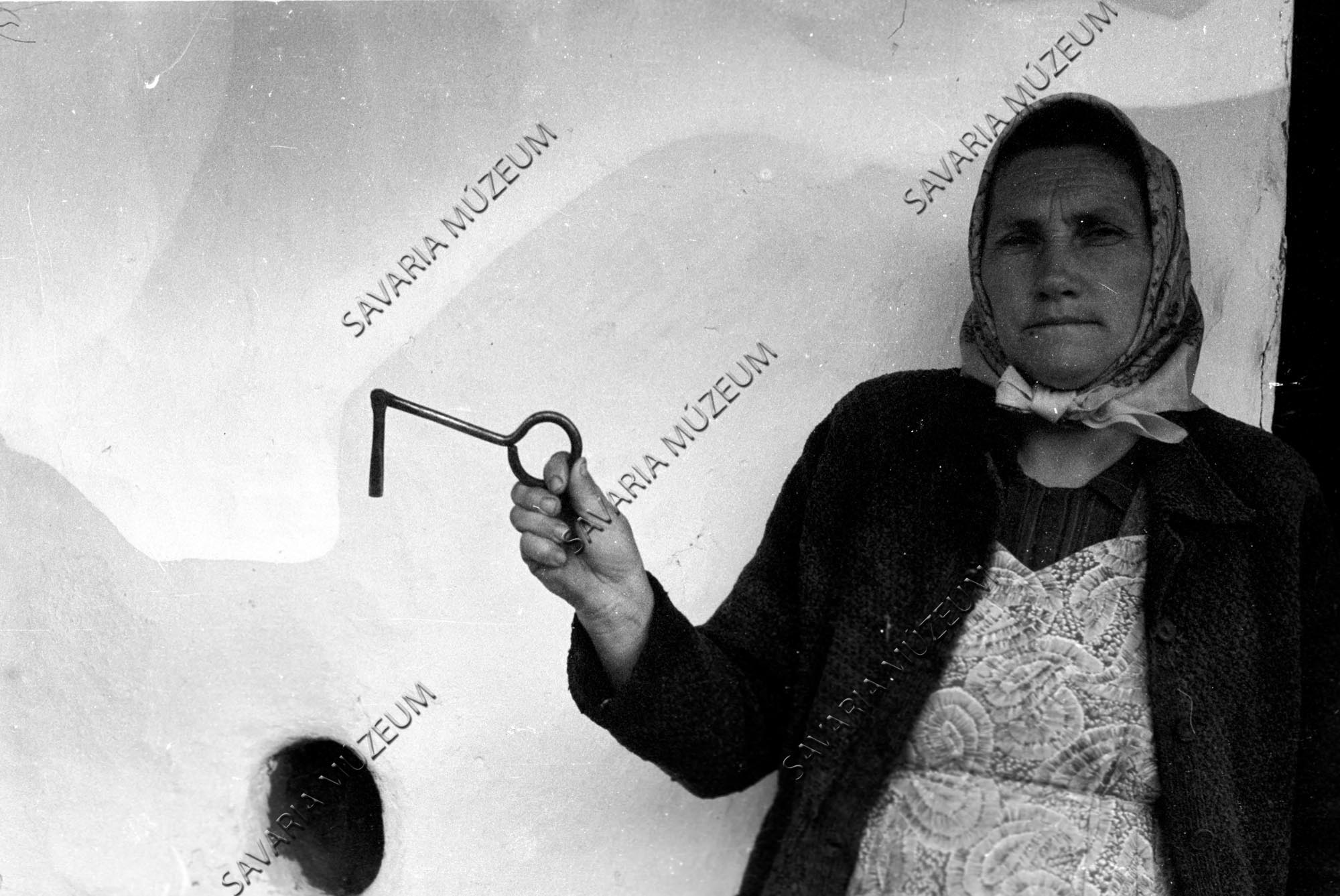 Asszony a "kettyentős zár" kulcsával (Savaria Megyei Hatókörű Városi Múzeum, Szombathely CC BY-NC-SA)