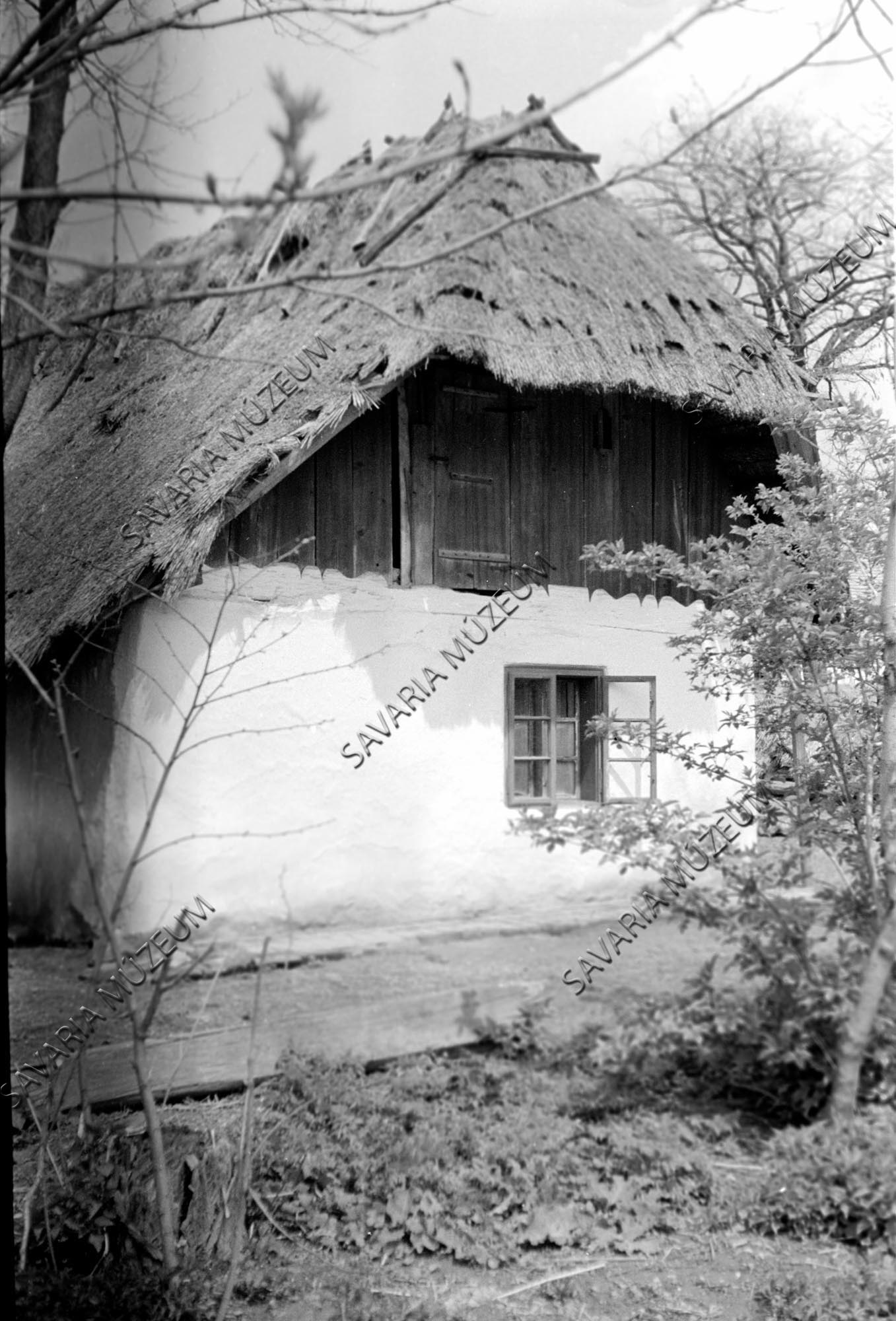 Ház homlokzata (Savaria Megyei Hatókörű Városi Múzeum, Szombathely CC BY-NC-SA)