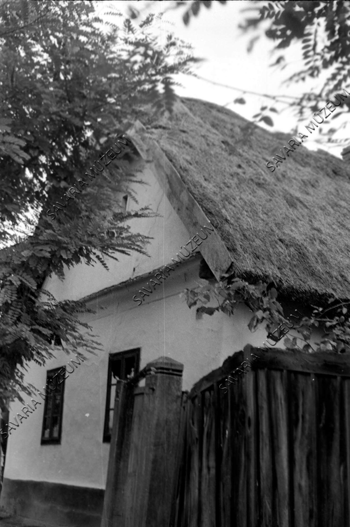 Ház és kapufa (Savaria Megyei Hatókörű Városi Múzeum, Szombathely CC BY-NC-SA)