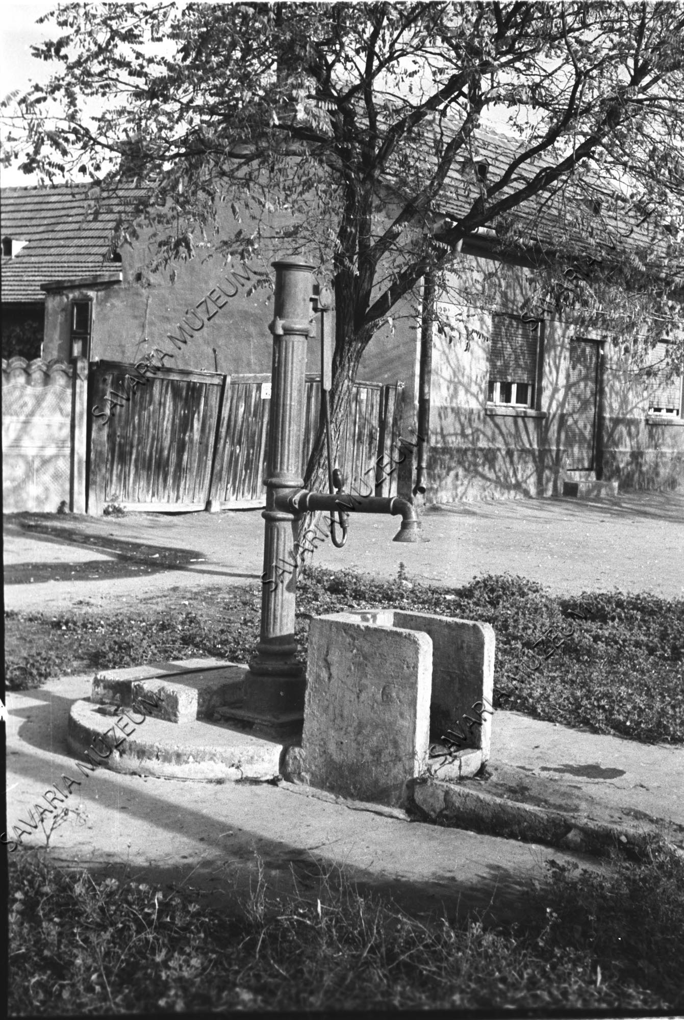 Szivattyús kút (Savaria Megyei Hatókörű Városi Múzeum, Szombathely CC BY-NC-SA)