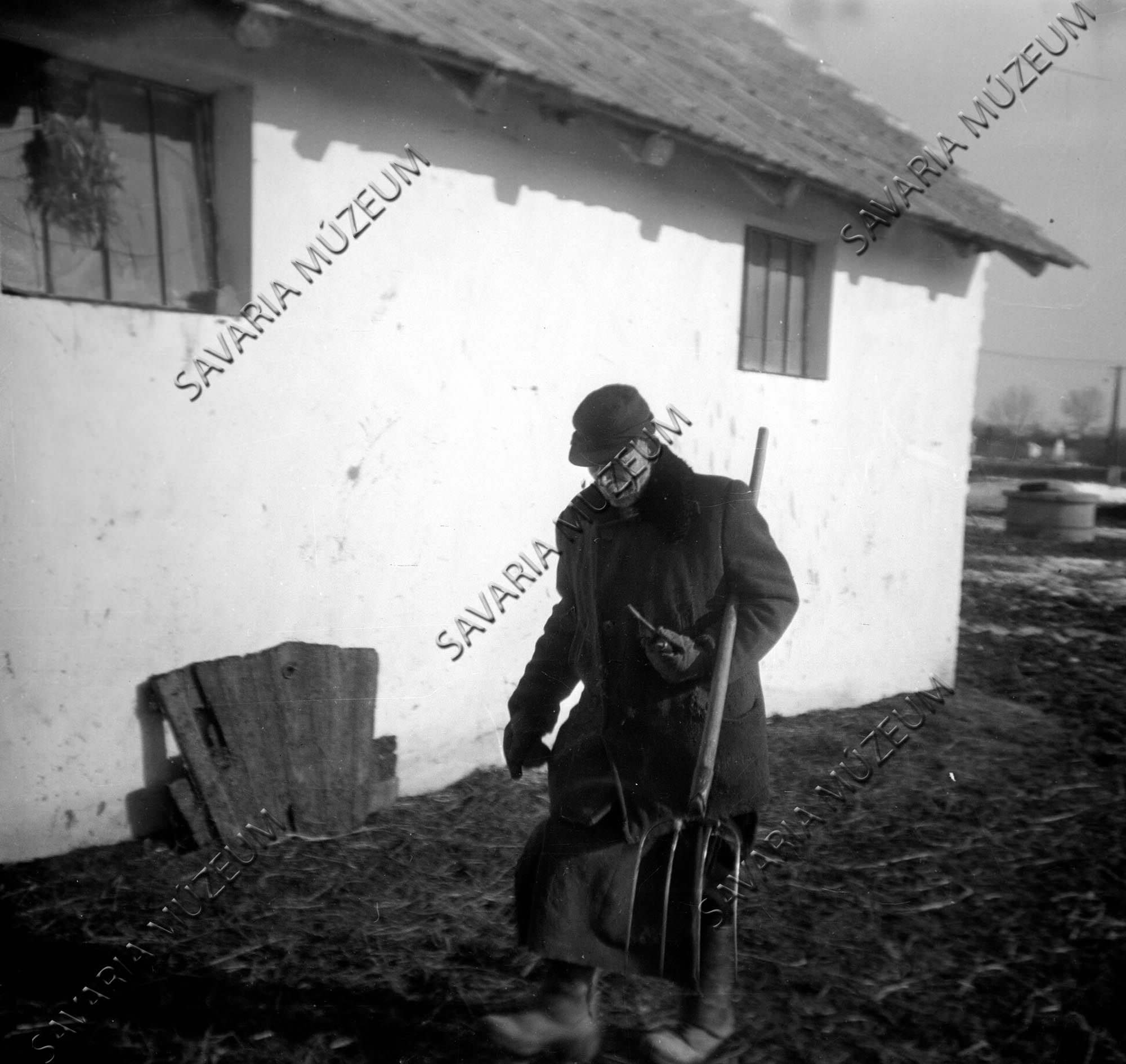 Idős férfi villával (Savaria Megyei Hatókörű Városi Múzeum, Szombathely CC BY-NC-SA)