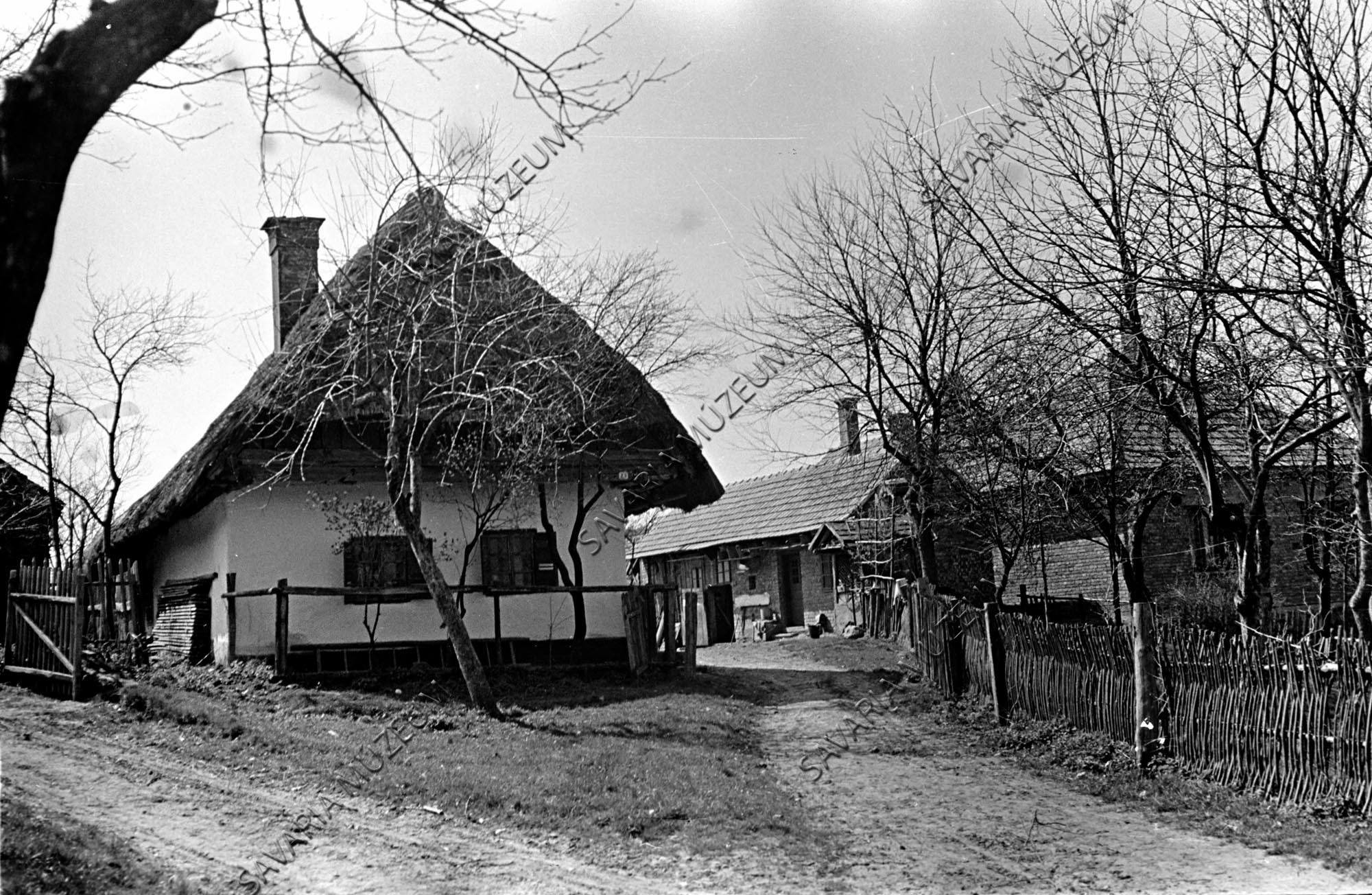 Kút és vályú (Savaria Megyei Hatókörű Városi Múzeum, Szombathely CC BY-NC-SA)