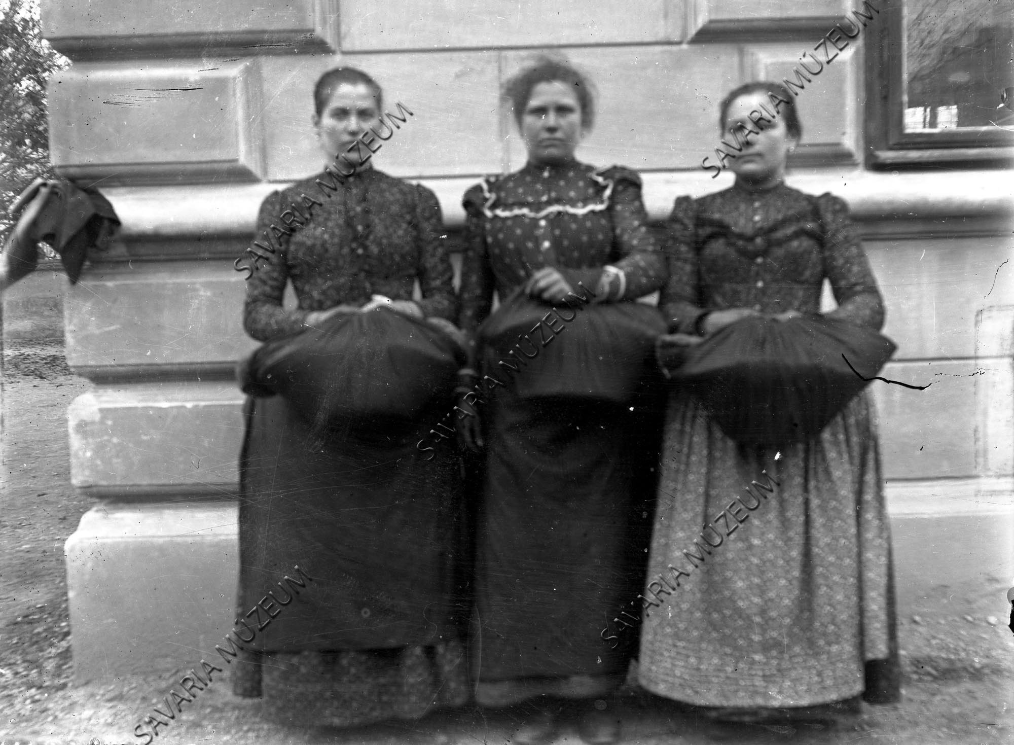 Gesztenyés asszonyok (Savaria Megyei Hatókörű Városi Múzeum, Szombathely CC BY-NC-SA)