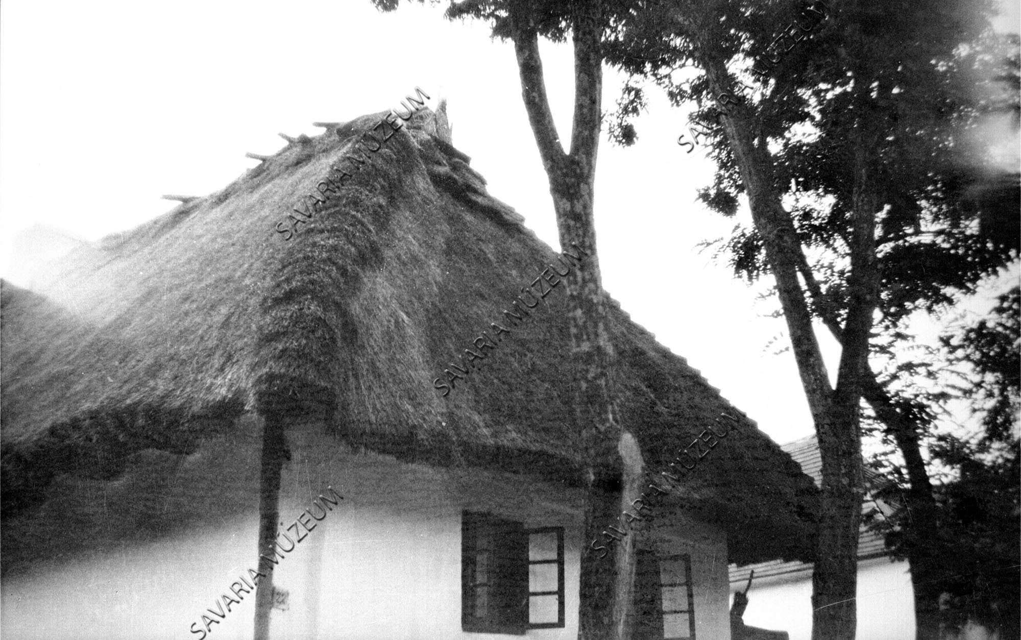 Szalmatetős ház (Savaria Megyei Hatókörű Városi Múzeum, Szombathely CC BY-NC-SA)
