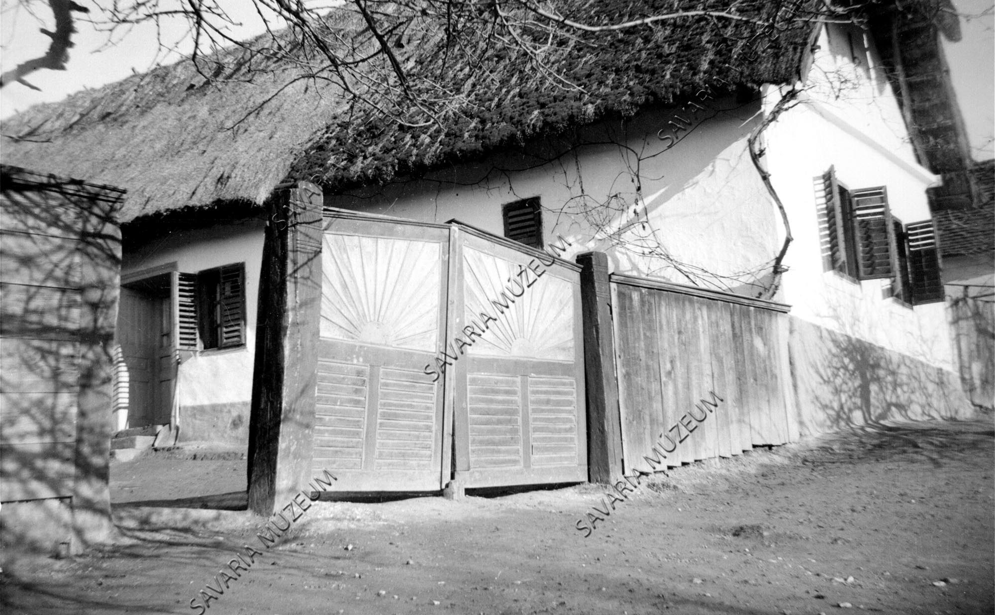Ház, kapu (Savaria Megyei Hatókörű Városi Múzeum, Szombathely CC BY-NC-SA)