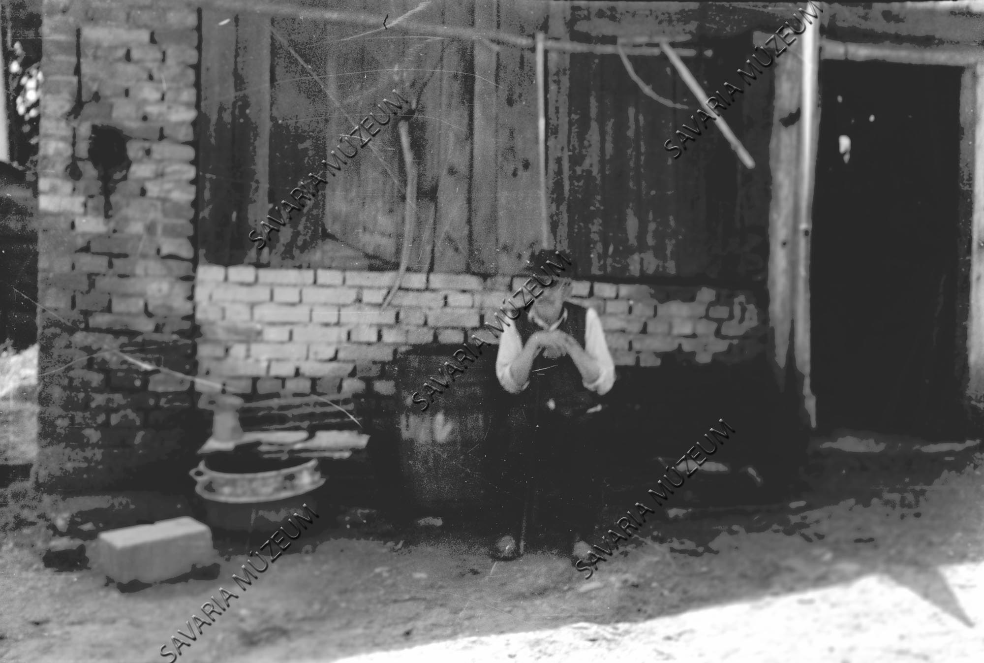Idősebb férfi köznapi viseletben (Savaria Megyei Hatókörű Városi Múzeum, Szombathely CC BY-NC-SA)