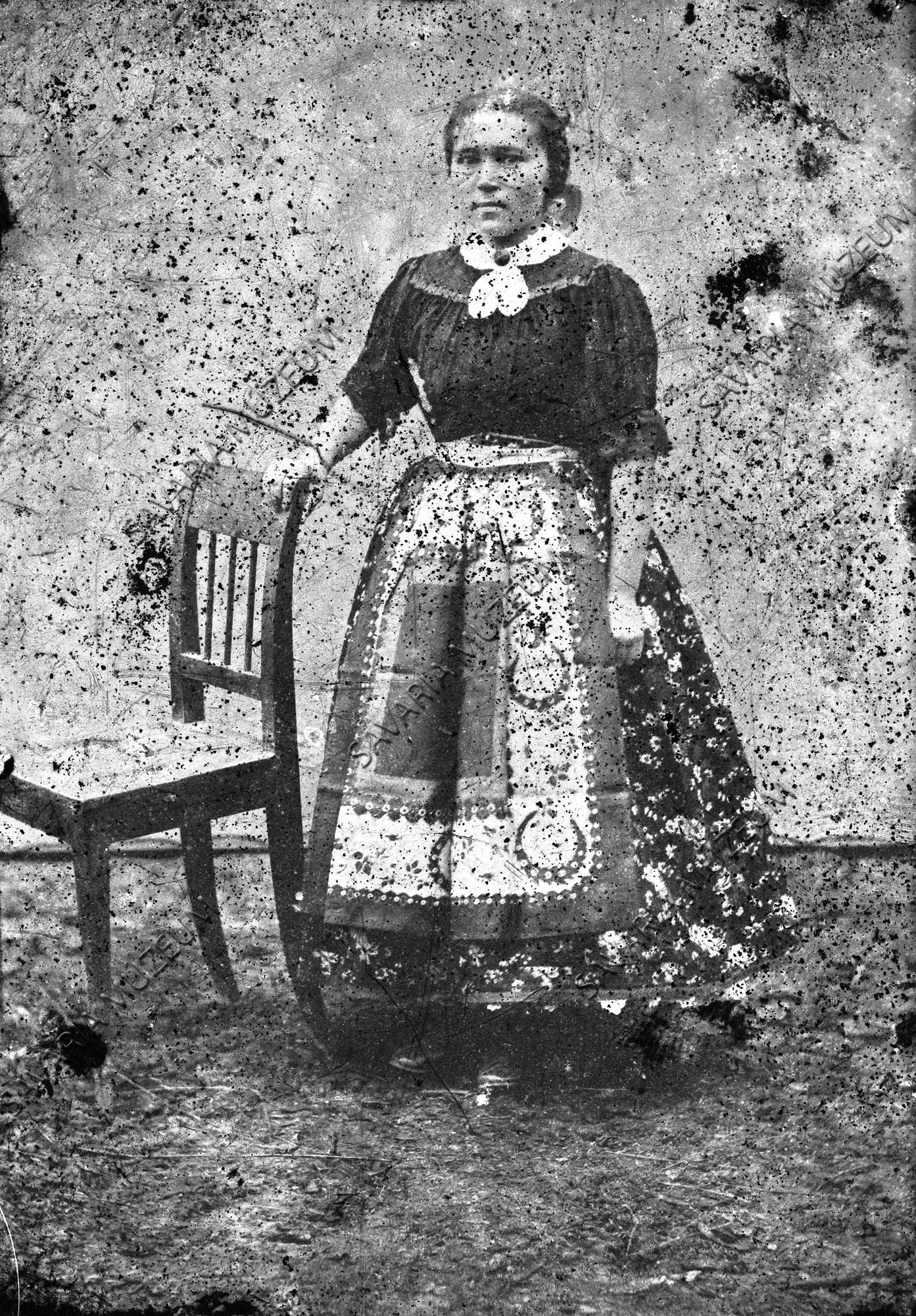 Női viselet az 1870-es évekből (Savaria Megyei Hatókörű Városi Múzeum, Szombathely CC BY-NC-SA)