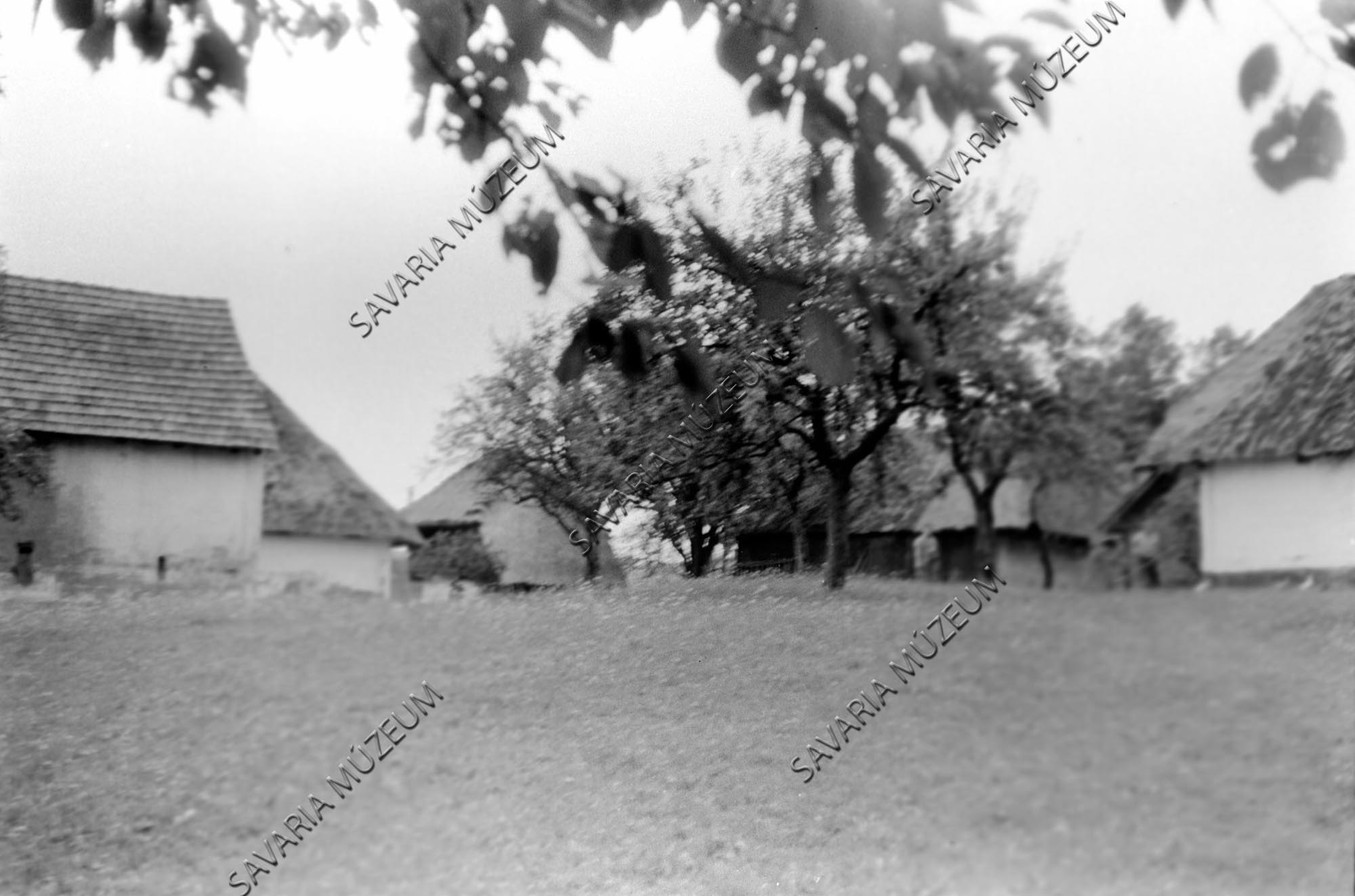Házak és emeletes kástu (Savaria Megyei Hatókörű Városi Múzeum, Szombathely CC BY-NC-SA)