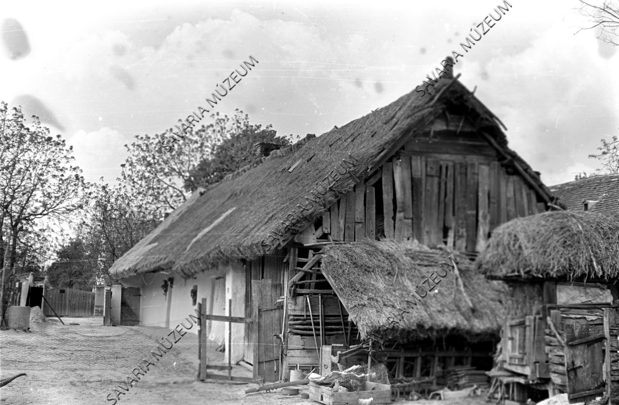 Ház udvar felől, ól (Savaria Megyei Hatókörű Városi Múzeum, Szombathely CC BY-NC-SA)