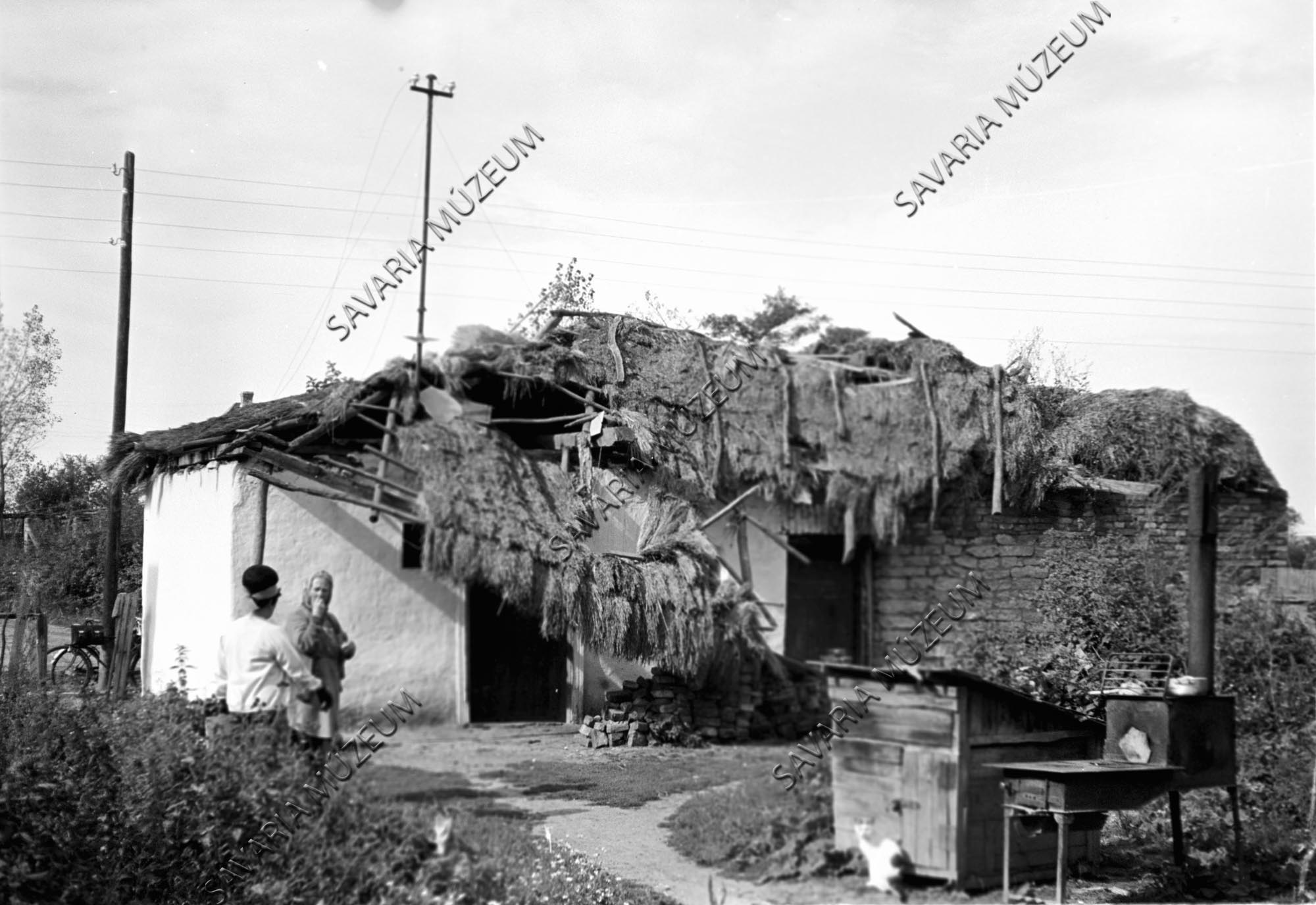 Összedőlt ház (Savaria Megyei Hatókörű Városi Múzeum, Szombathely CC BY-NC-SA)