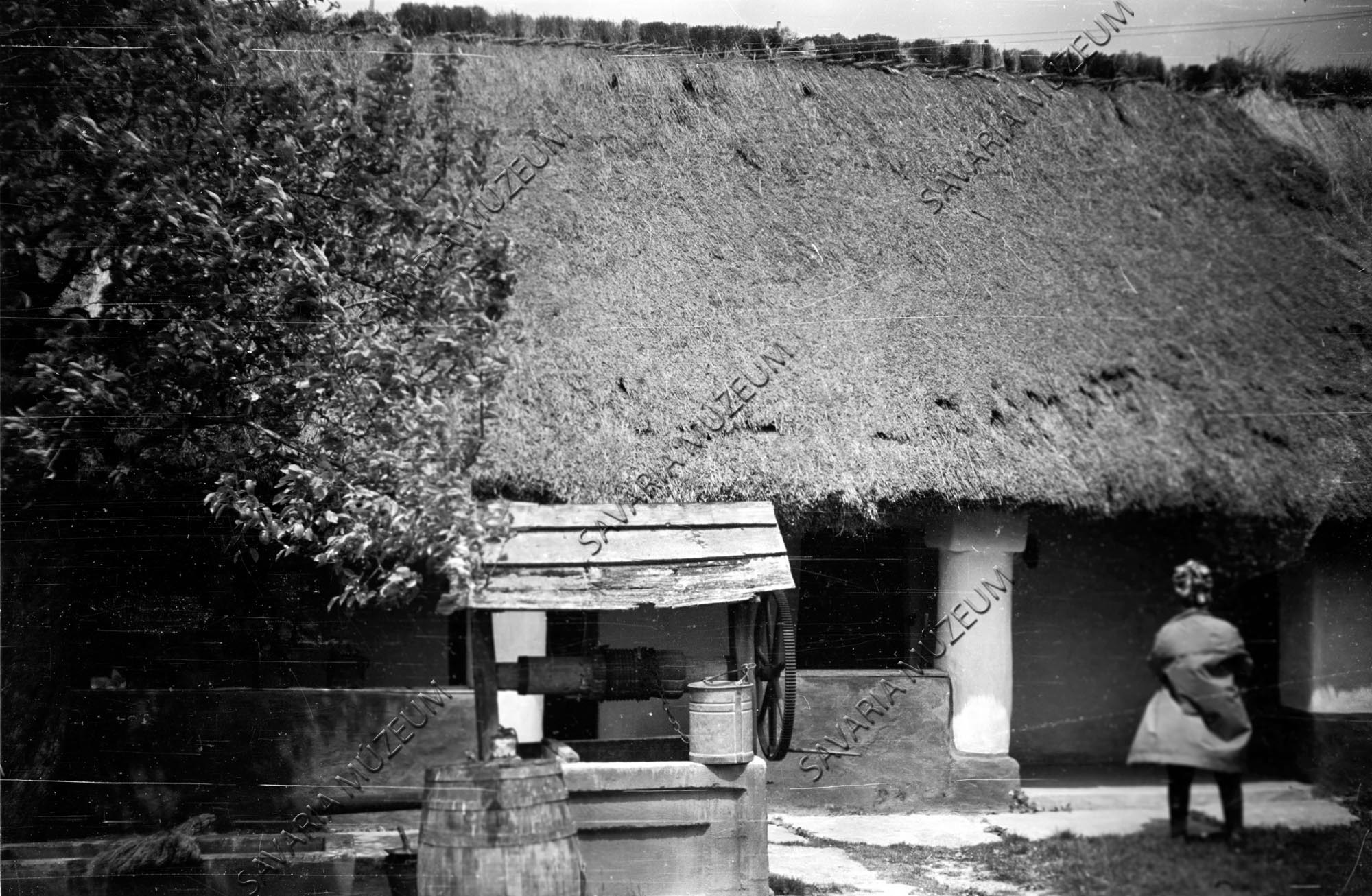 Kút és tornác (Savaria Megyei Hatókörű Városi Múzeum, Szombathely CC BY-NC-SA)