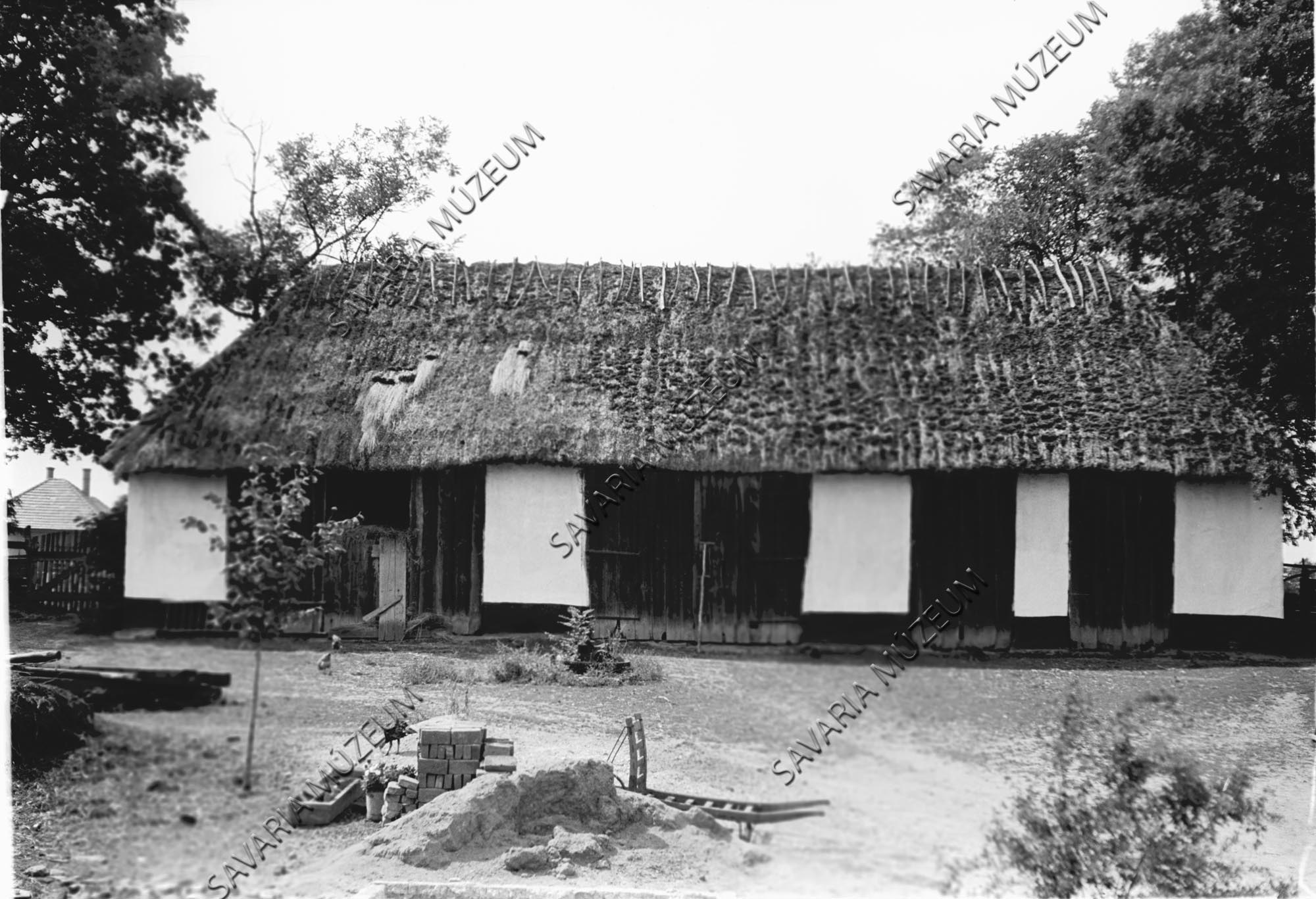 Pajta és talicska (Savaria Megyei Hatókörű Városi Múzeum, Szombathely CC BY-NC-SA)