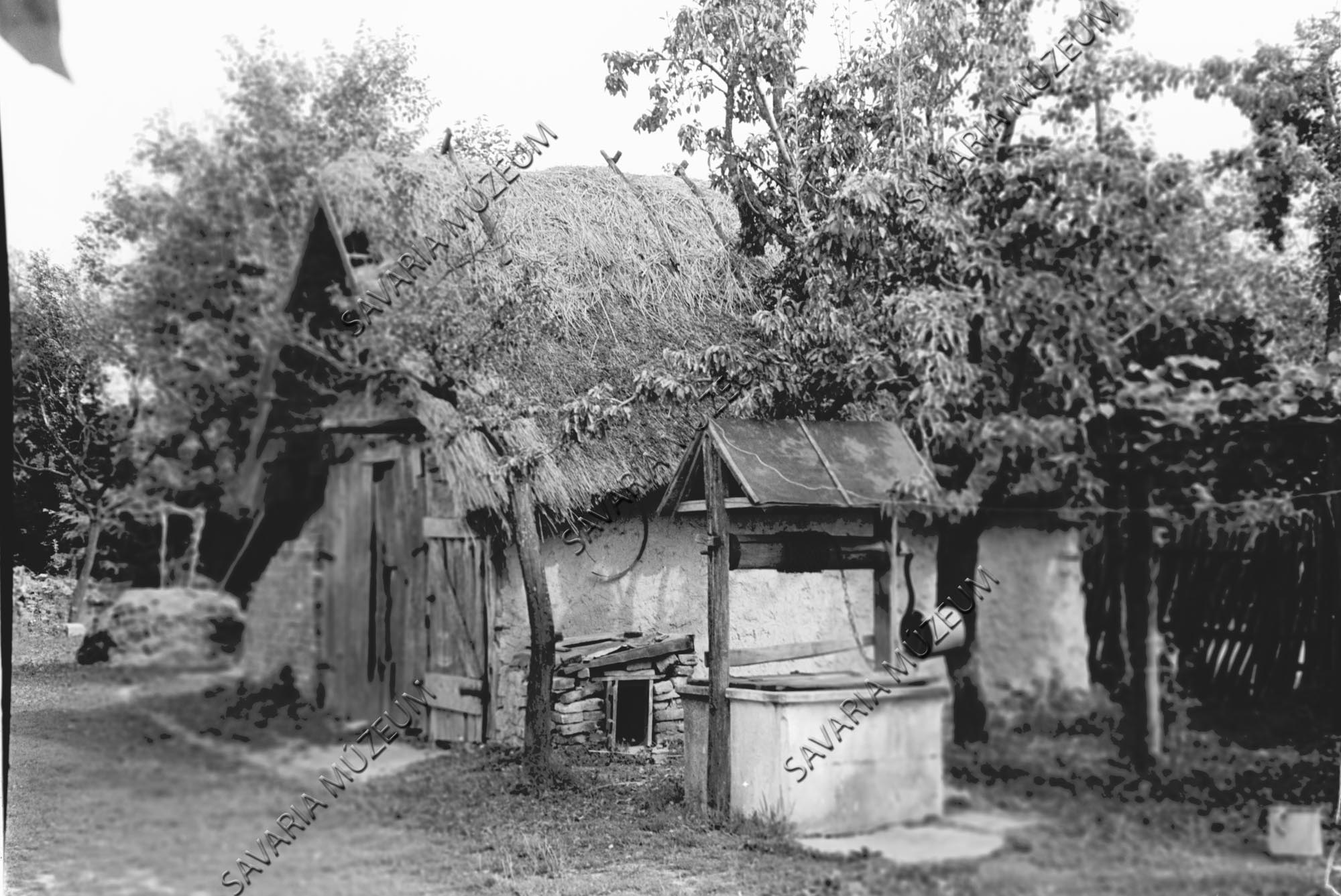 Kút és szekérszín (Savaria Megyei Hatókörű Városi Múzeum, Szombathely CC BY-NC-SA)