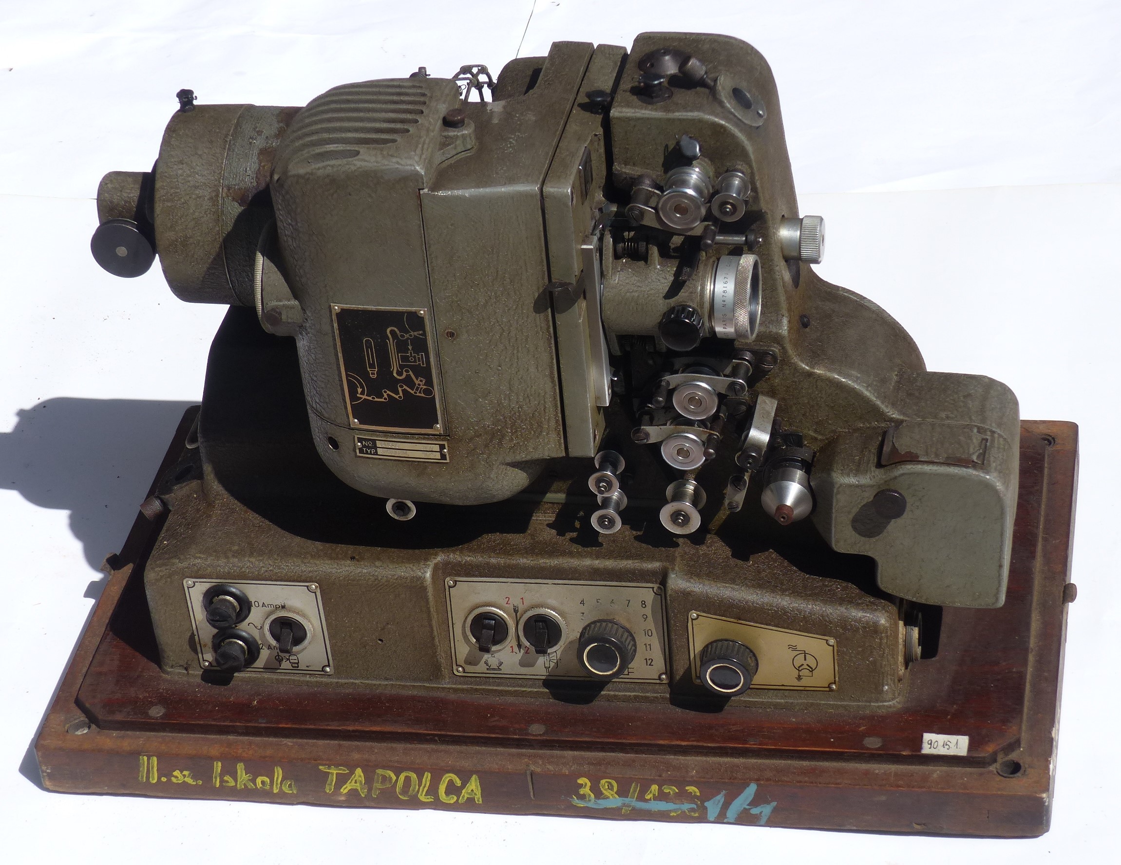 Filmvetítőgép (Tapolcai Városi Múzeum CC BY-NC-SA)