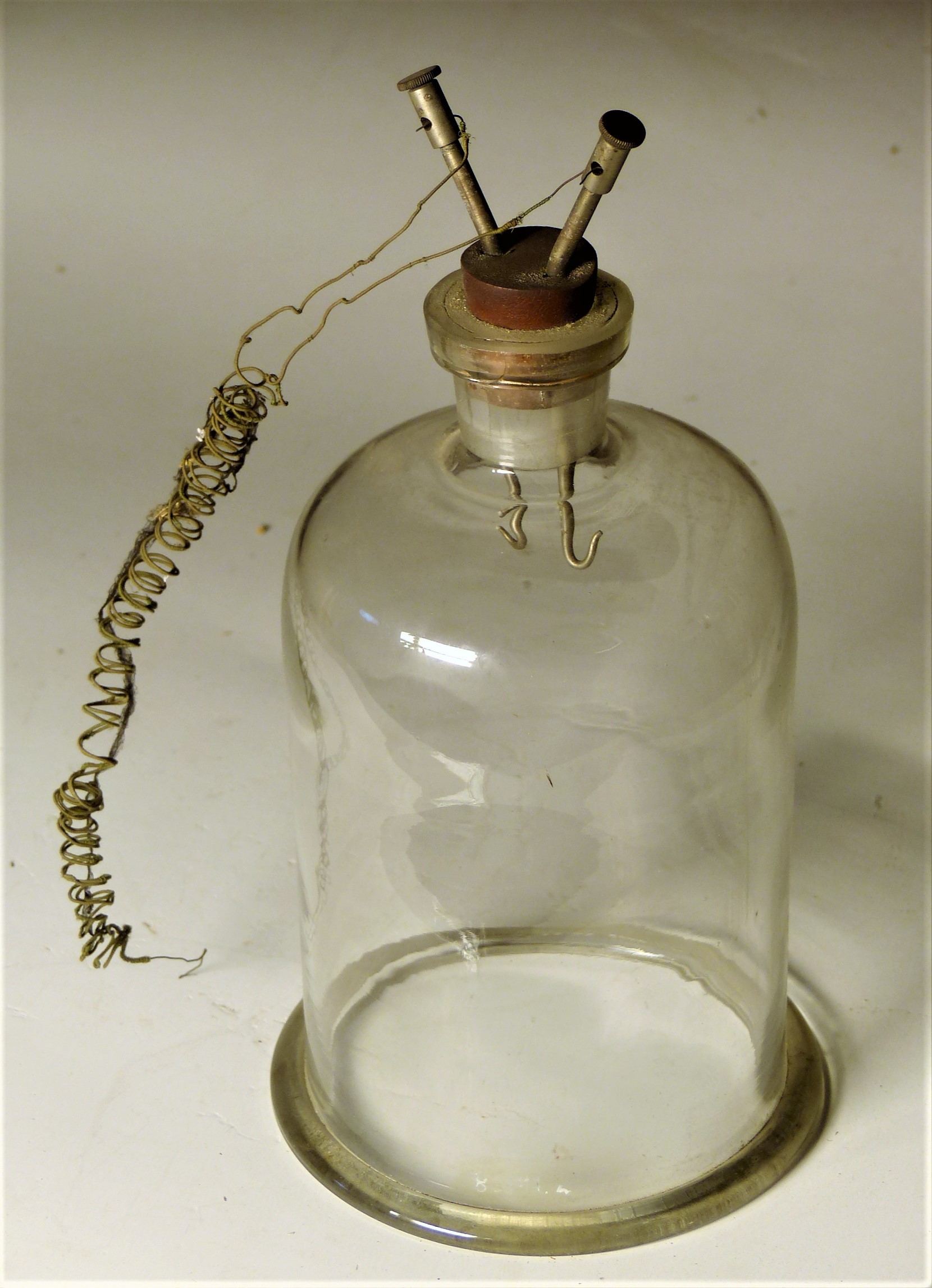 Légszivattyúhoz tartozó üvegbúra (Tapolcai Városi Múzeum CC BY-NC-SA)