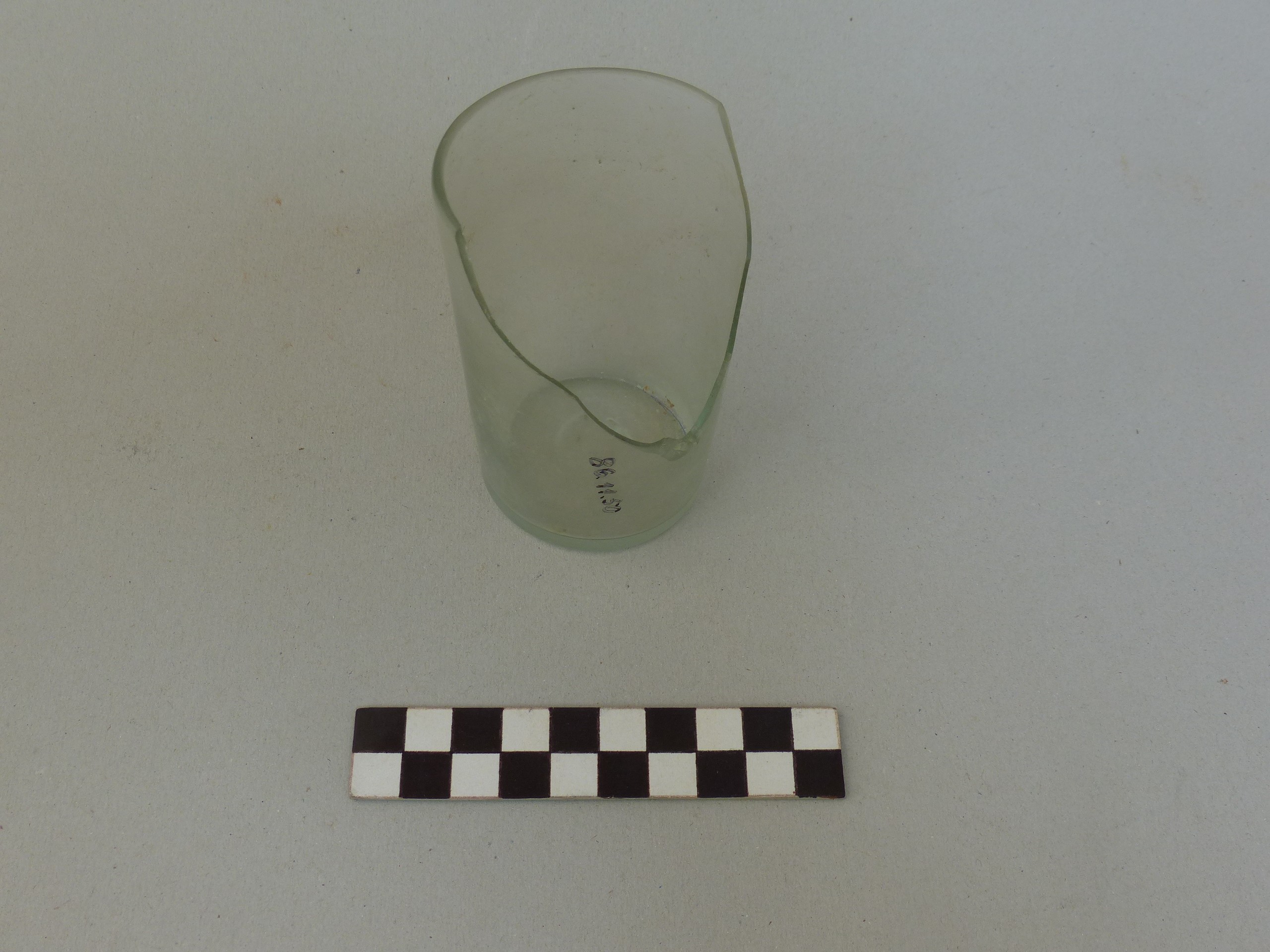 Üvegpohár töredéke (Tapolcai Városi Múzeum CC BY-NC-SA)