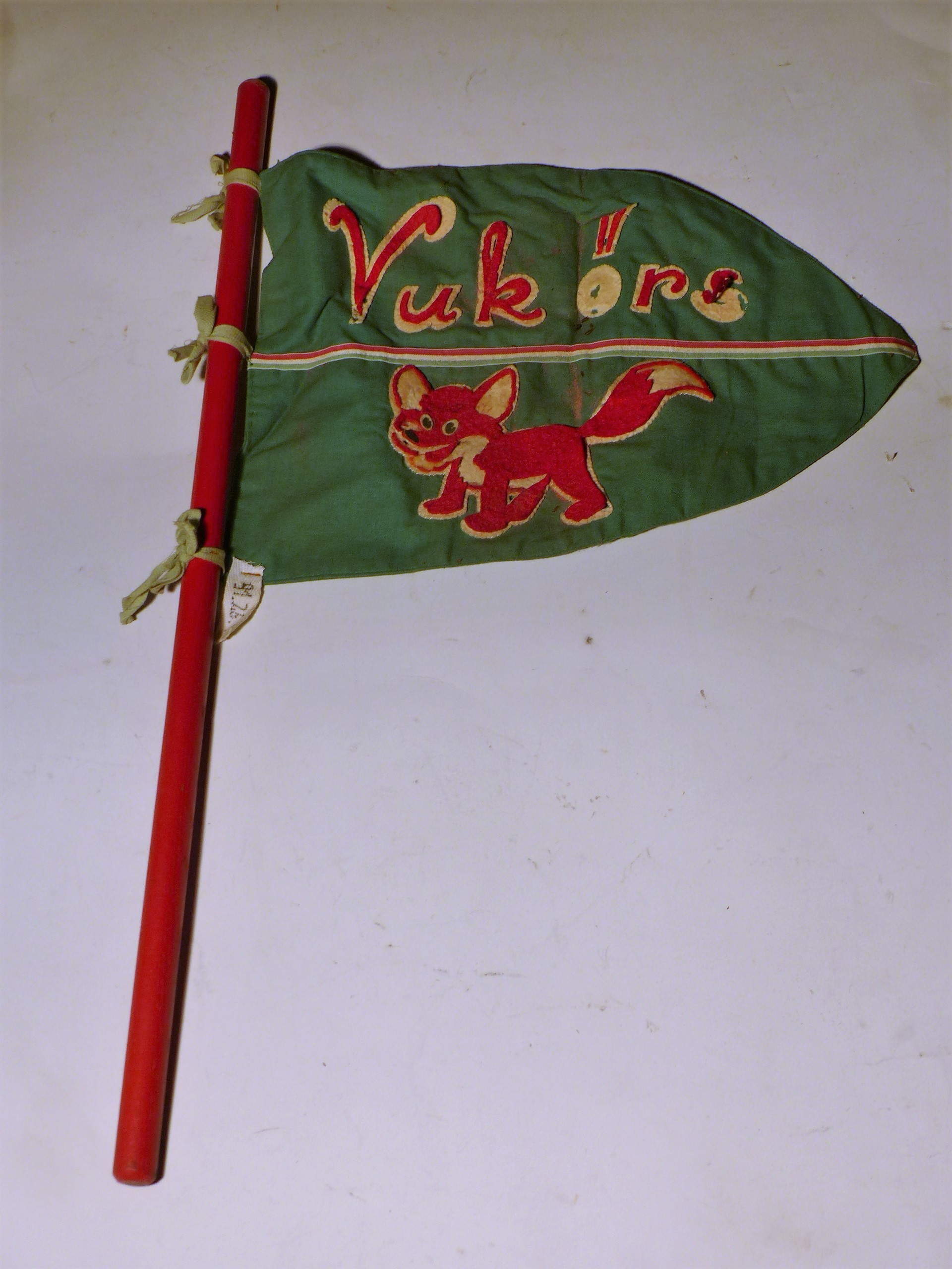 A Vuk őrs zászlaja (Tapolcai Városi Múzeum CC BY-NC-SA)