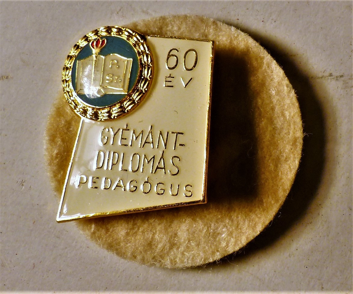 Gyémántdiplomás pedagógus kitüntető jelvény (Tapolcai Városi Múzeum CC BY-NC-SA)
