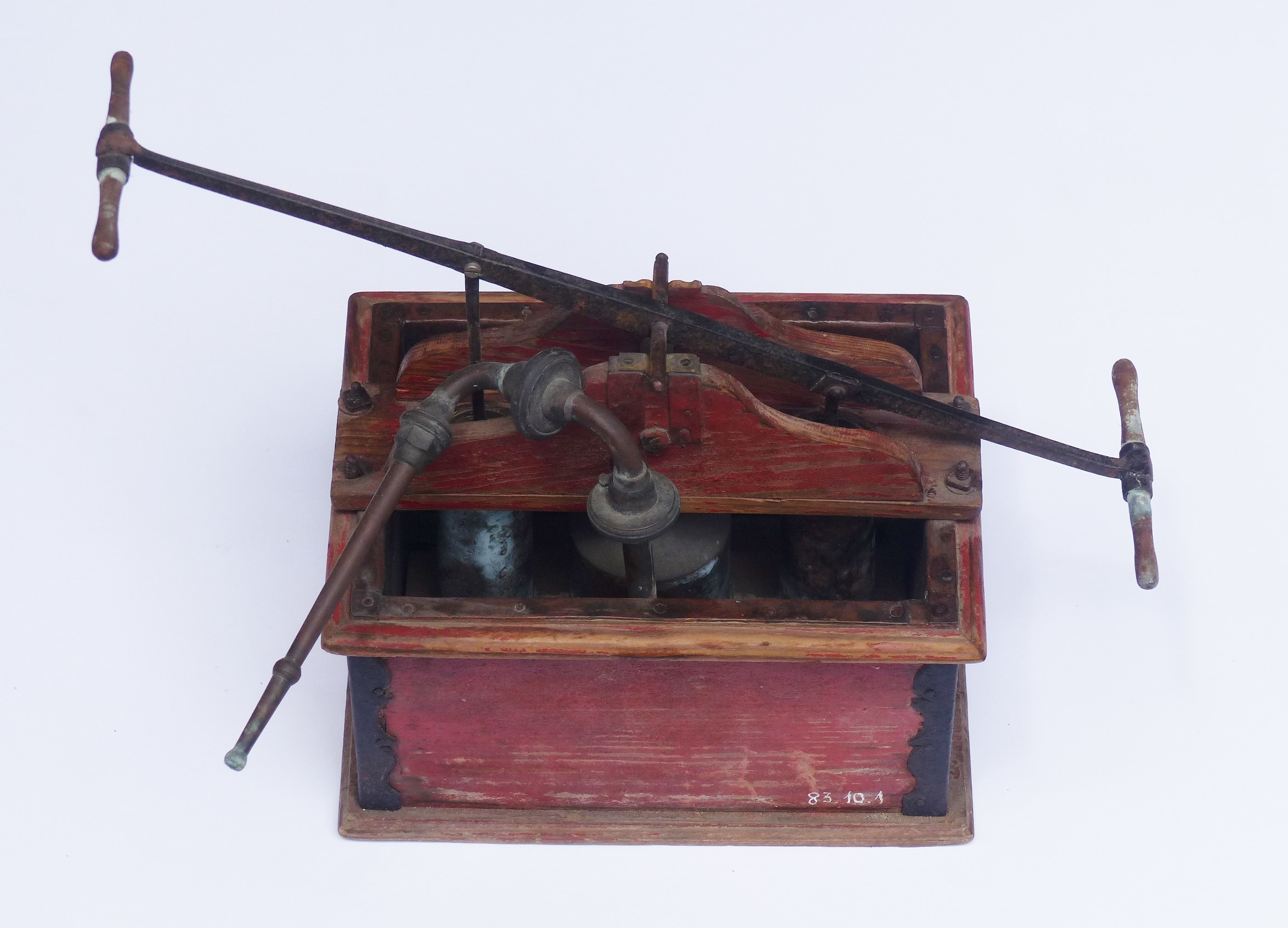 Tűzoltófecskendő modellje (Tapolcai Városi Múzeum CC BY-NC-SA)