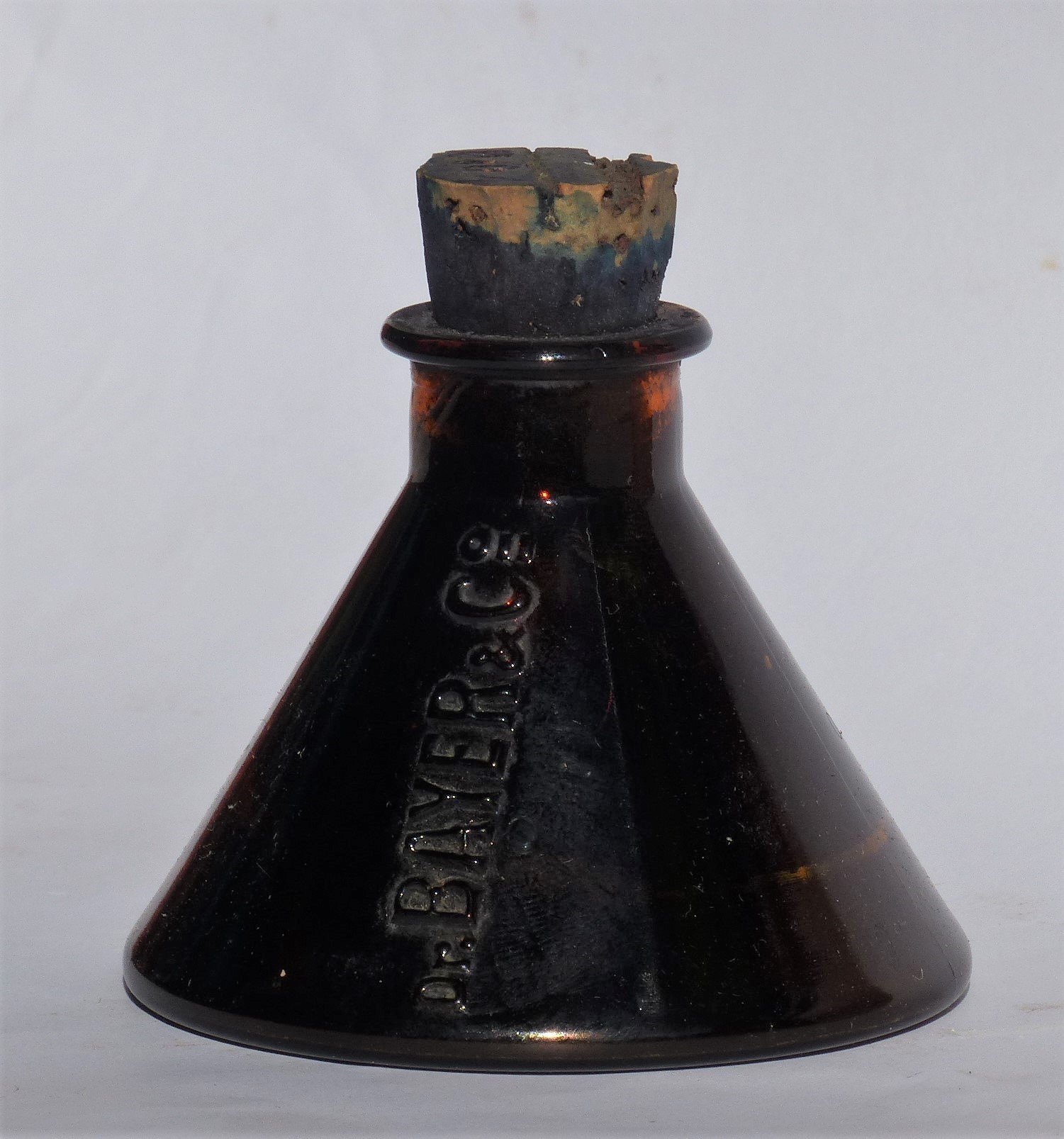 Tintásüveg gyógyszeres üvegből (Tapolcai Városi Múzeum CC BY-NC-SA)