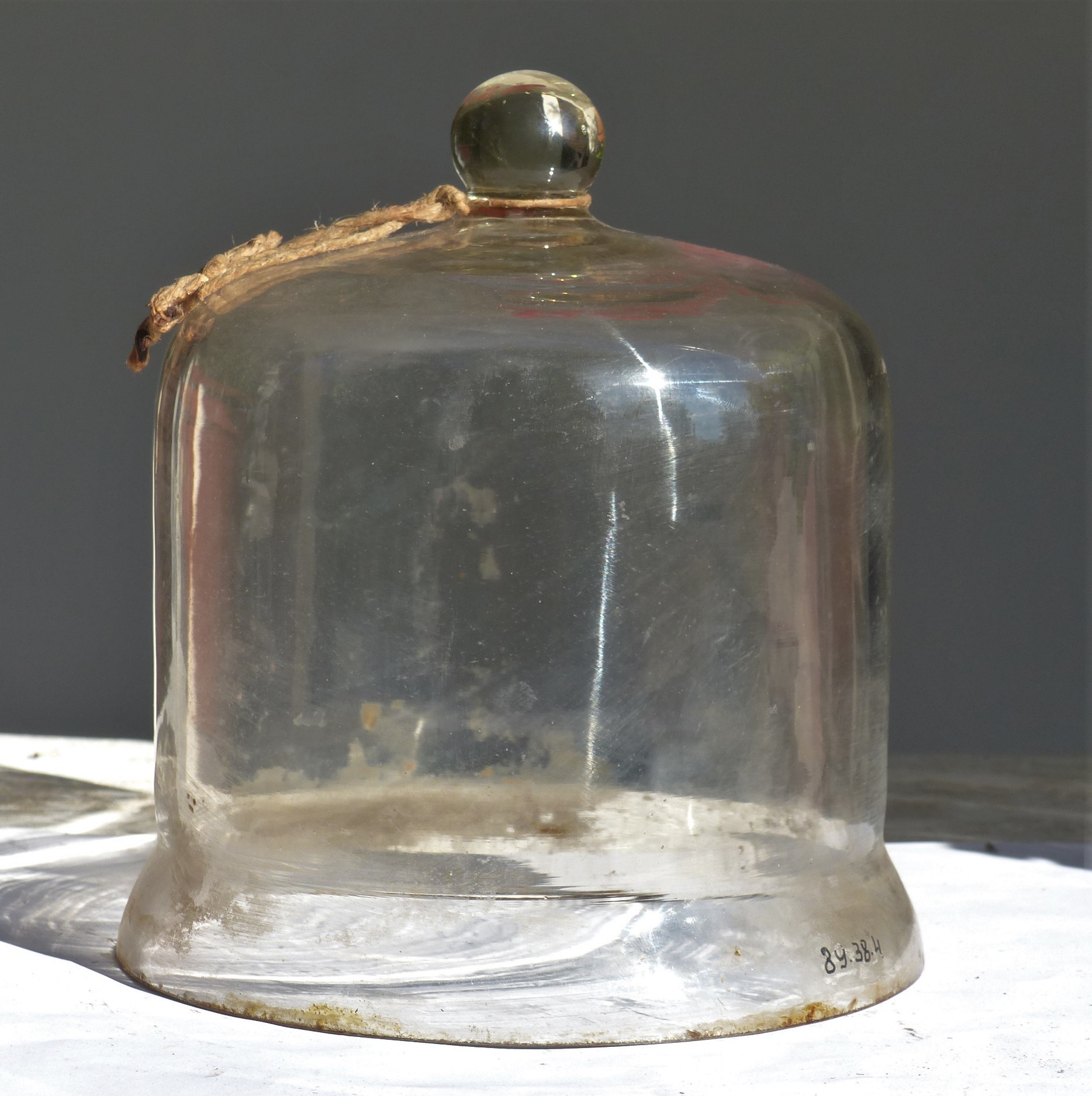 Légszivattyúhoz tartozó üvegbúra (Tapolcai Városi Múzeum CC BY-NC-SA)