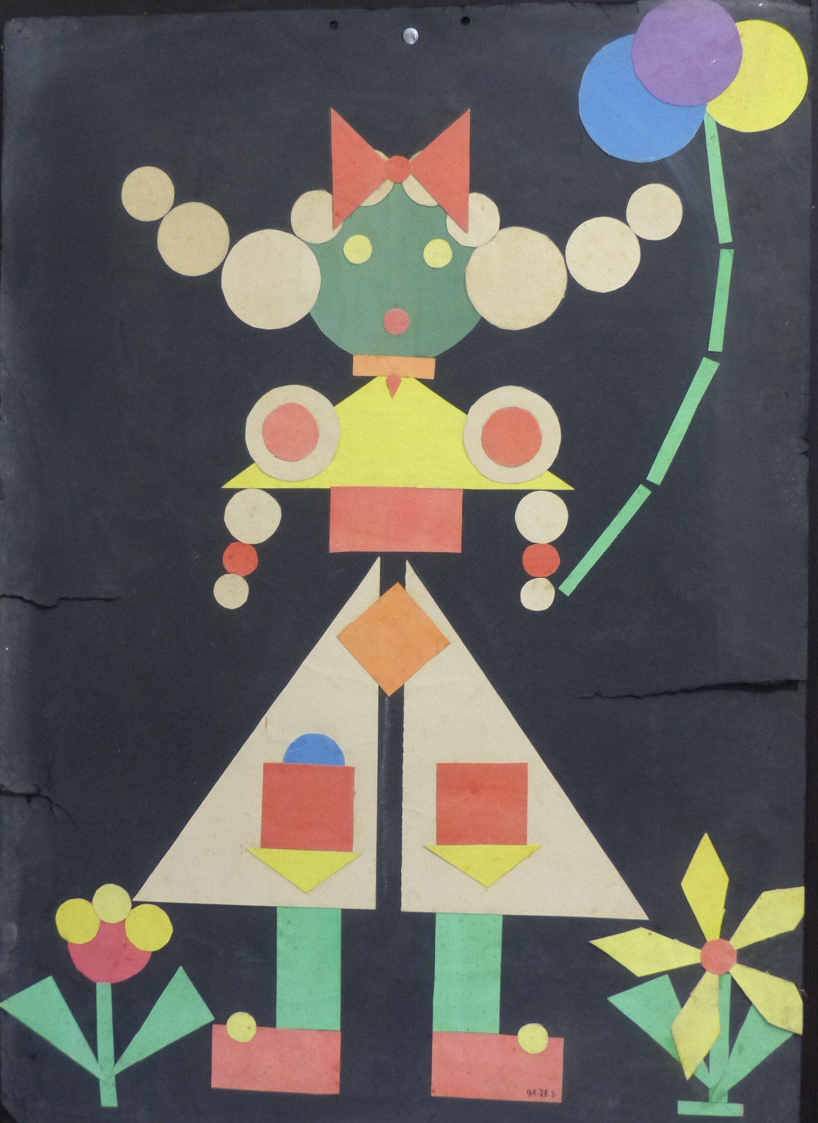 Kislányt ábrázoló színes papír falikép (Tapolcai Városi Múzeum CC BY-NC-SA)