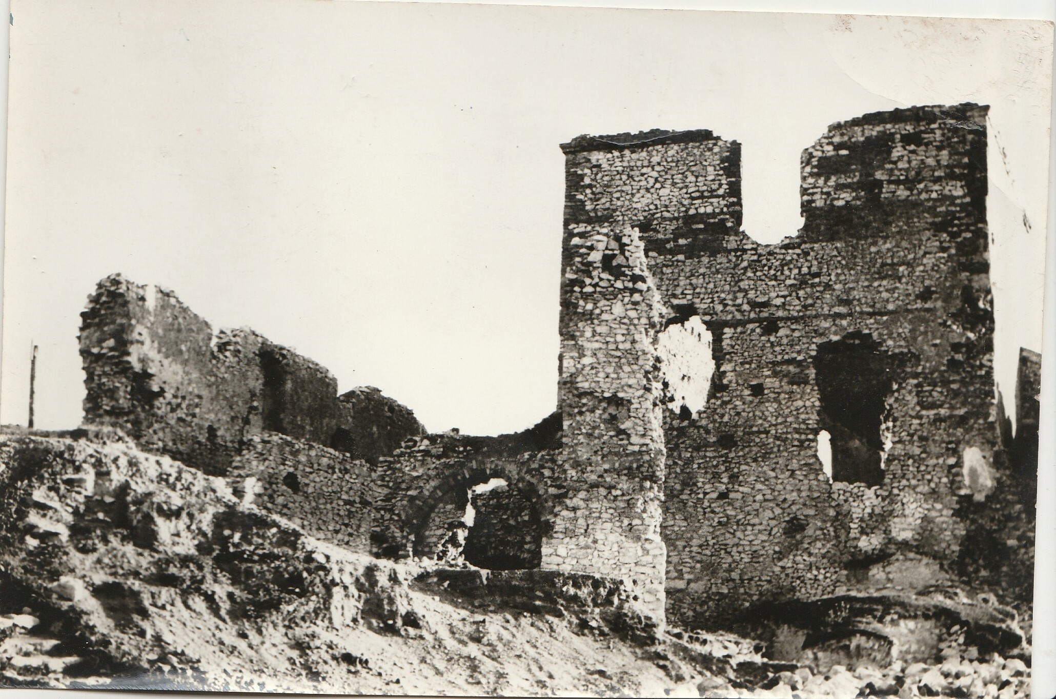 A sümegi várrom öregtornya (Tapolcai Városi Múzeum CC BY-NC-SA)