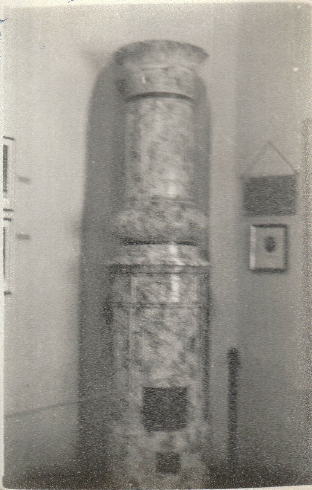 Cserépkályha a sümegi Kisfaludy Emlékház történeti kiállításán (Tapolcai Városi Múzeum CC BY-NC-SA)