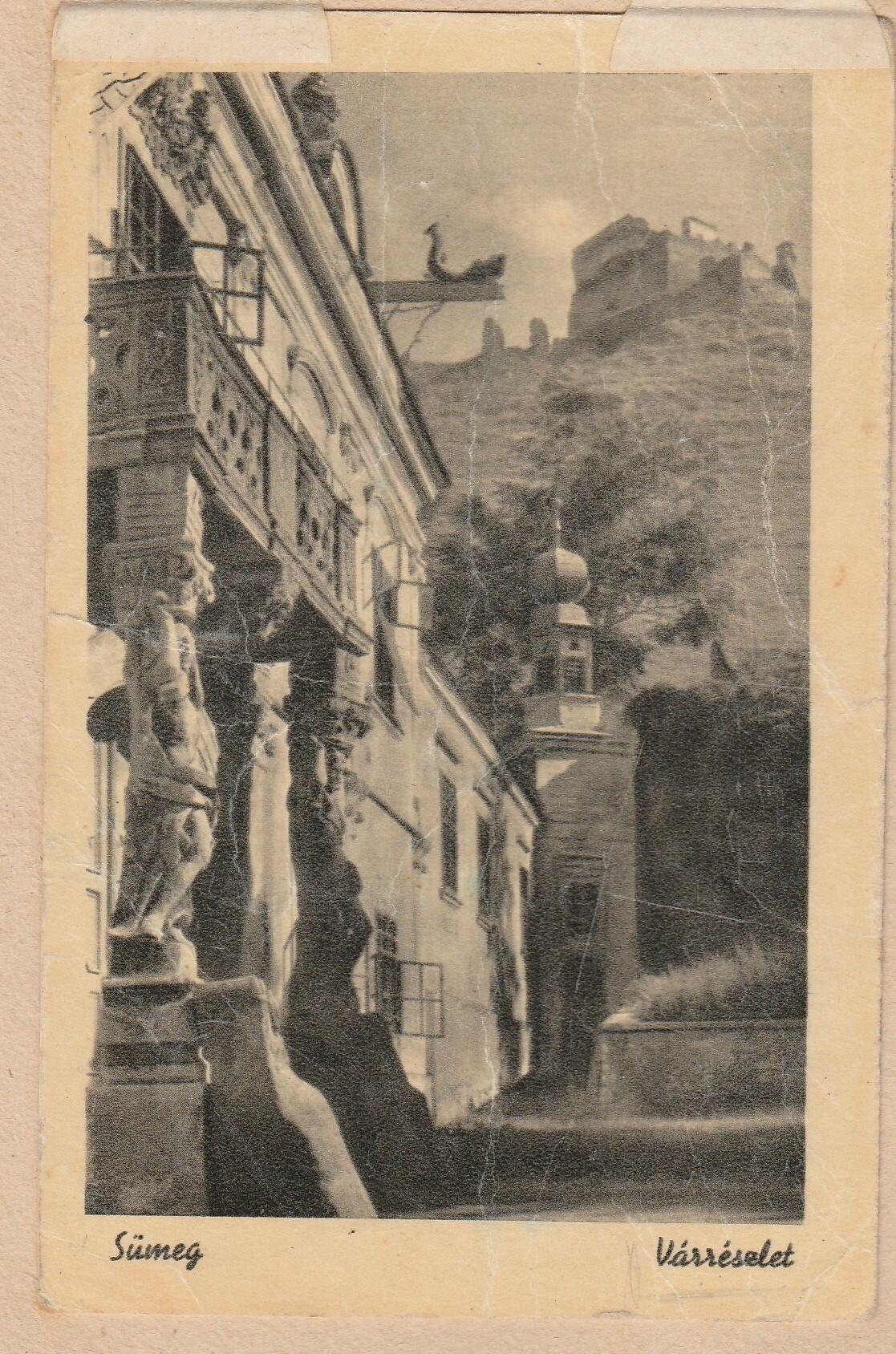 Sümegi képeslap a püspöki palotával és várrészlettel (Tapolcai Városi Múzeum CC BY-NC-SA)