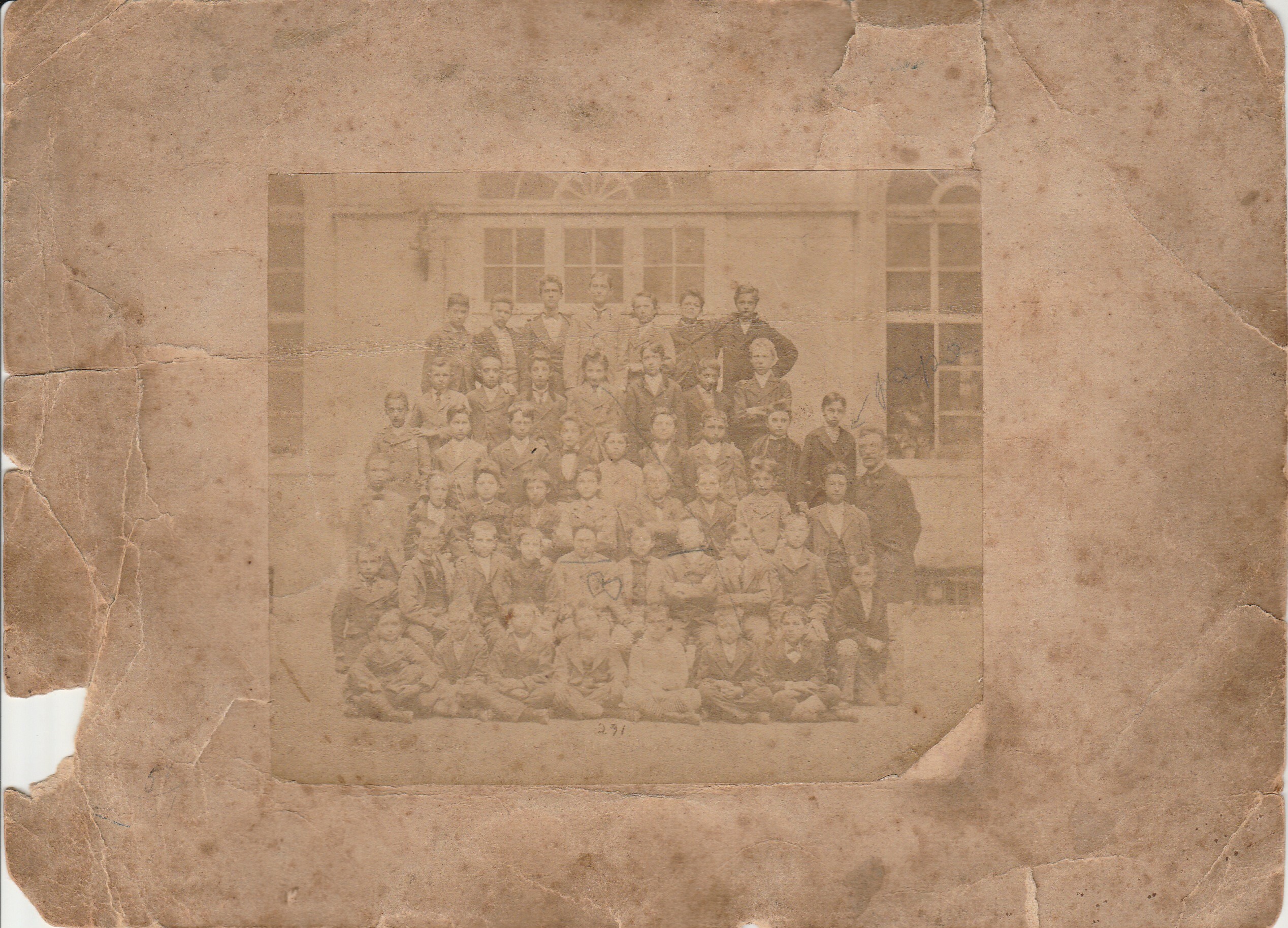 Iskolai csoportkép 1976-77-ből (Tapolcai Városi Múzeum CC BY-NC-SA)