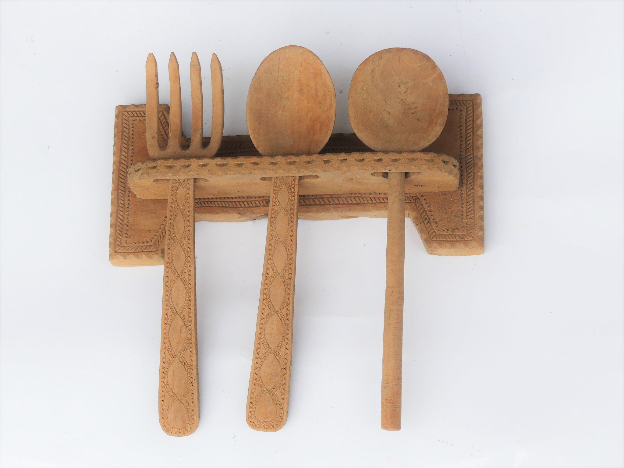 Falitartó dísz evőeszközökkel (Tapolcai Városi Múzeum CC BY-NC-SA)