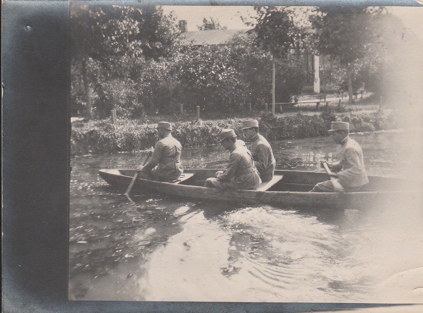 Csónakázó honvédek Cholmban (Tapolcai Városi Múzeum CC BY-NC-SA)