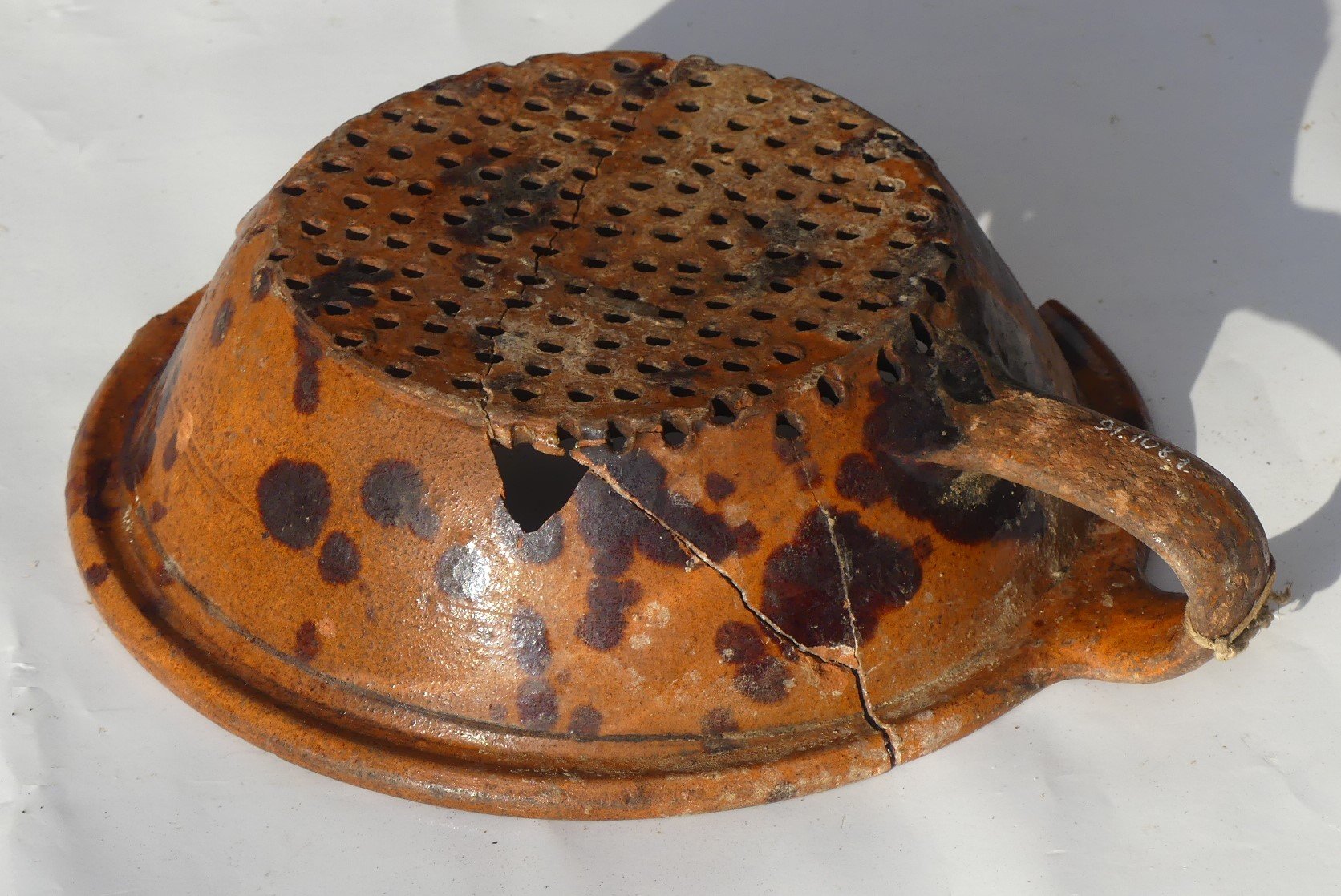 Cserép tésztaszűrő tál (Tapolcai Városi Múzeum CC BY-NC-SA)