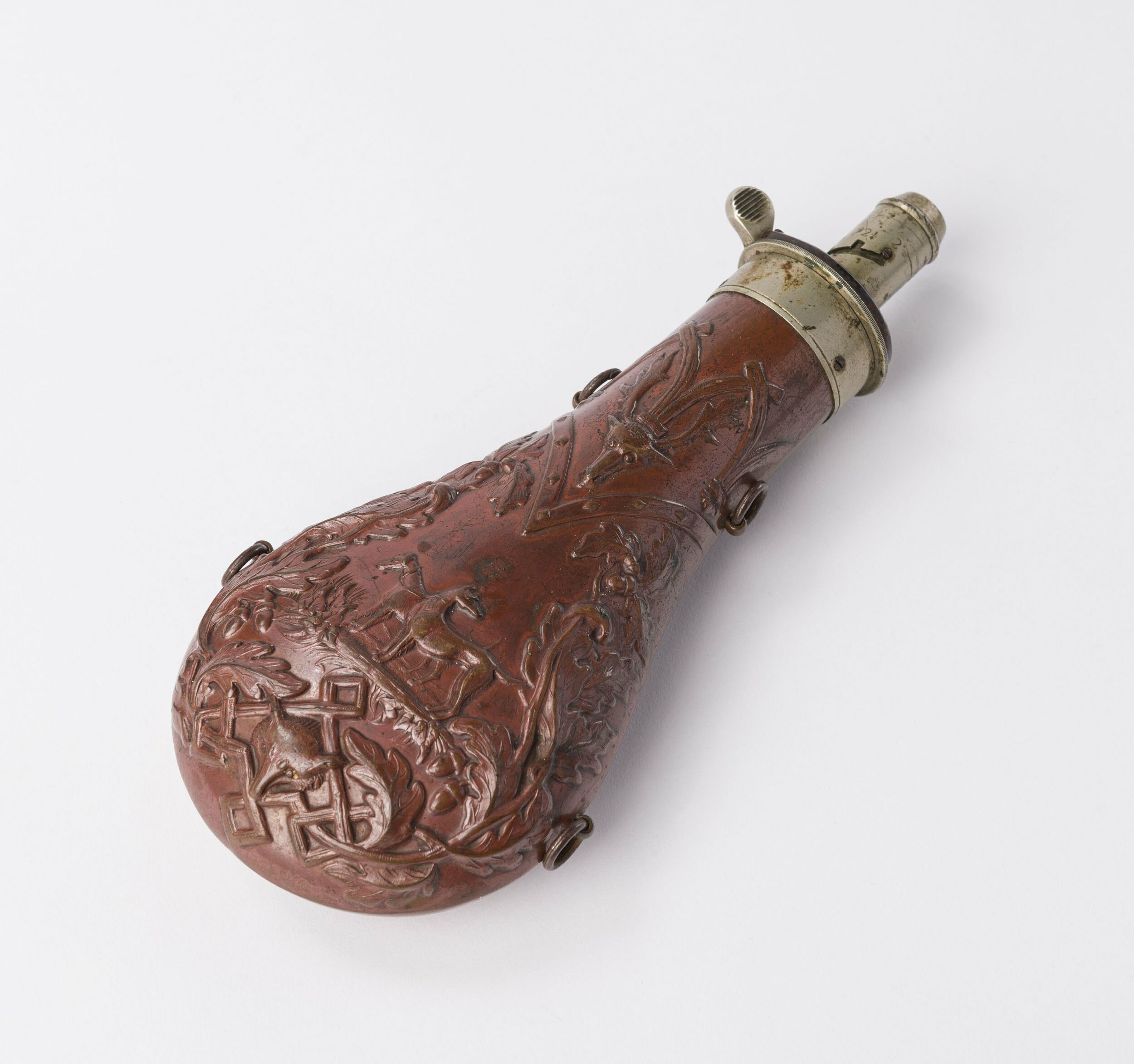 Vadász lőporos palack (Laczkó Dezső Múzeum CC BY-NC-SA)