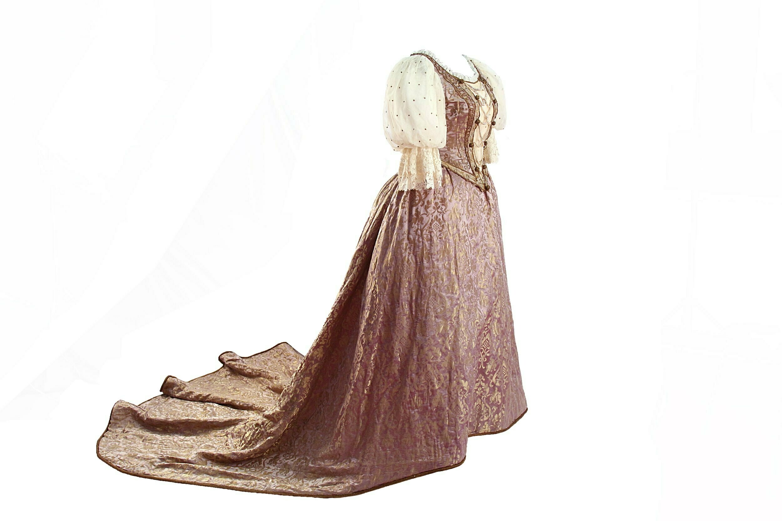 Női díszruha (Laczkó Dezső Múzeum CC BY-NC-SA)