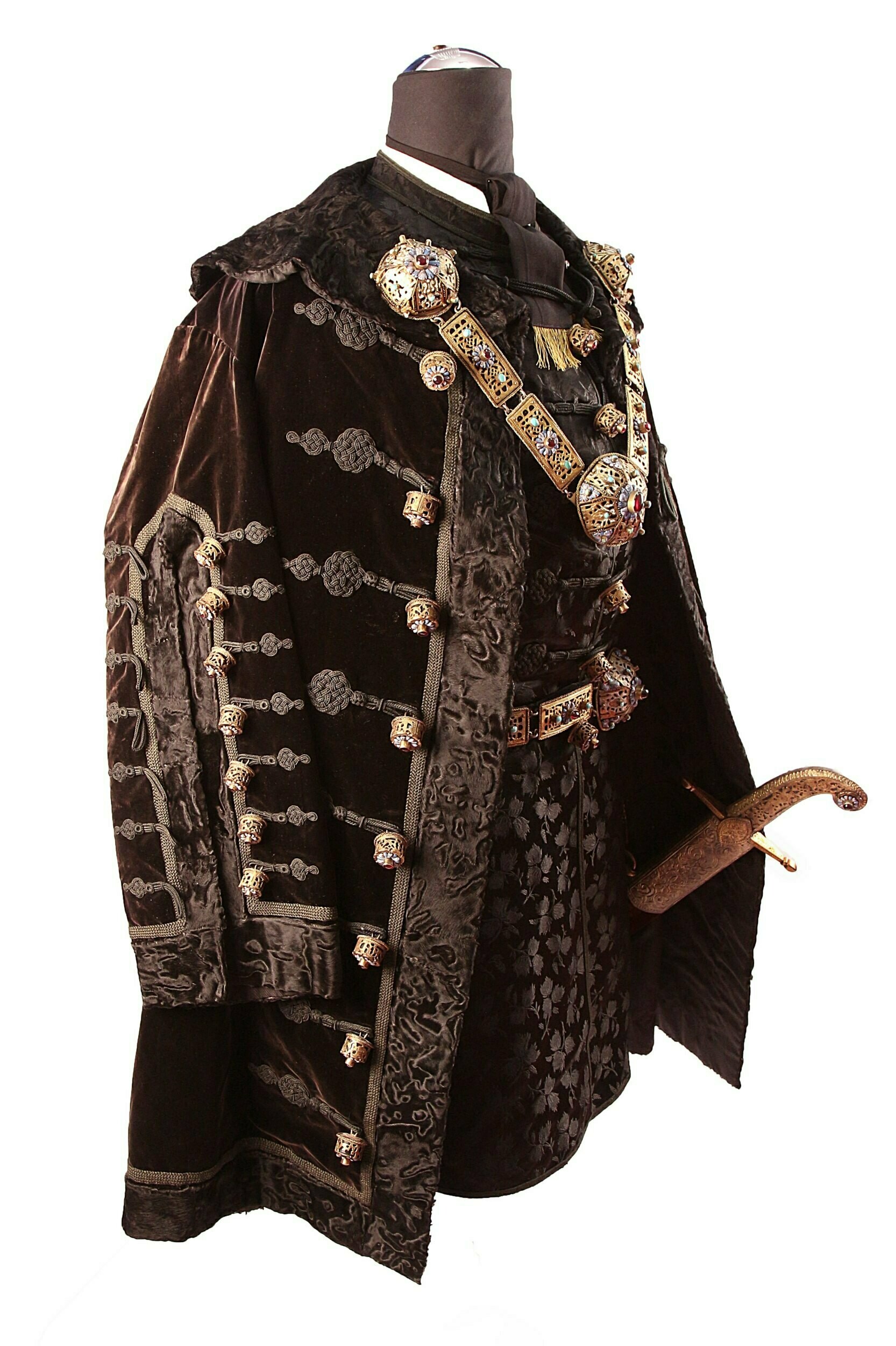 Férfi díszruha (Laczkó Dezső Múzeum CC BY-NC-SA)