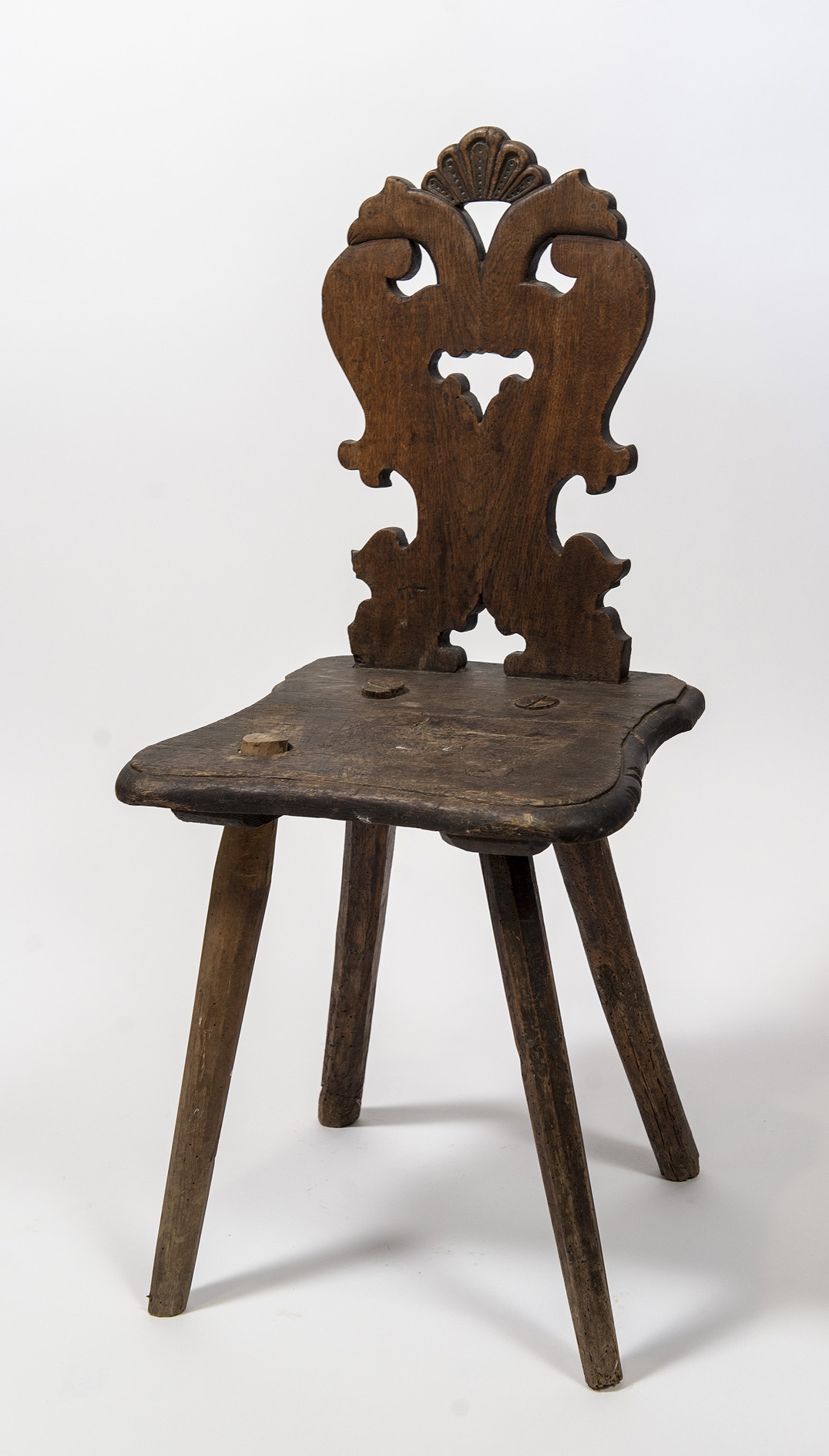 Faragott támlájú szék (Bakonynánai Helytörténeti Gyűjtemény CC BY-NC-SA)