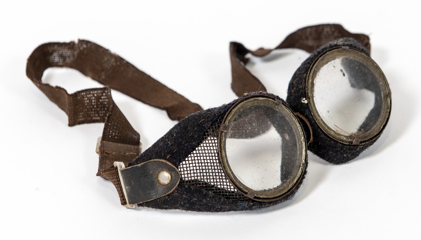Motoros szemüveg (Bakonynánai Helytörténeti Gyűjtemény CC BY-NC-SA)
