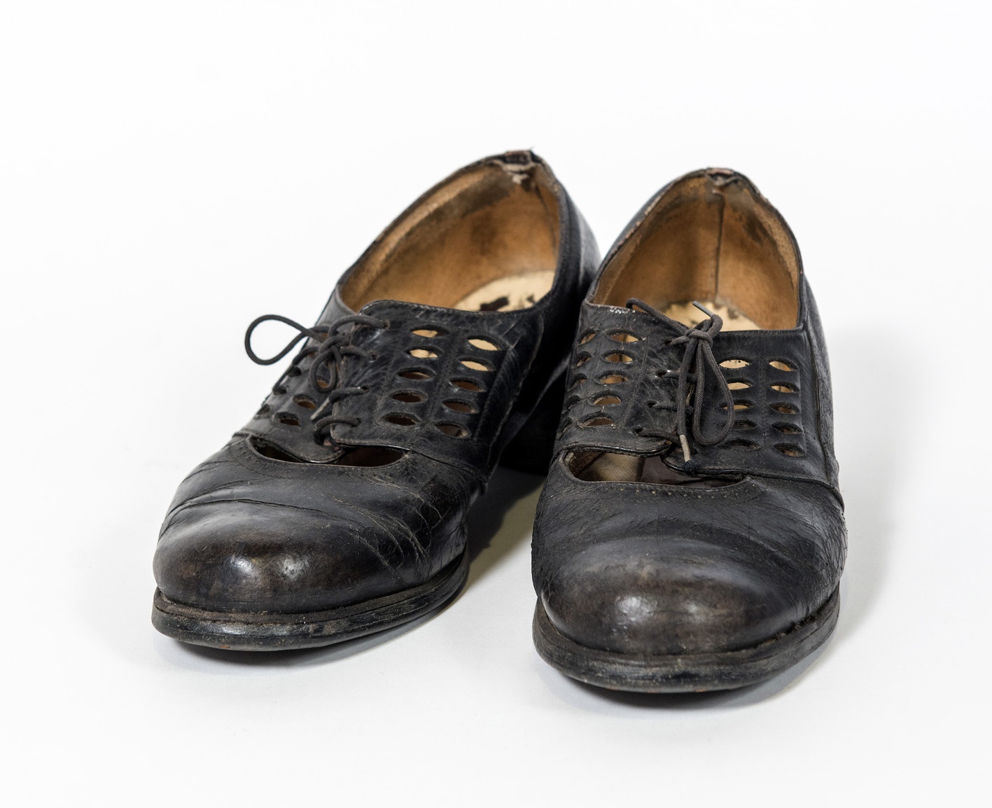 Női cipő / Spangl Schu (Bakonynánai Helytörténeti Gyűjtemény CC BY-NC-SA)