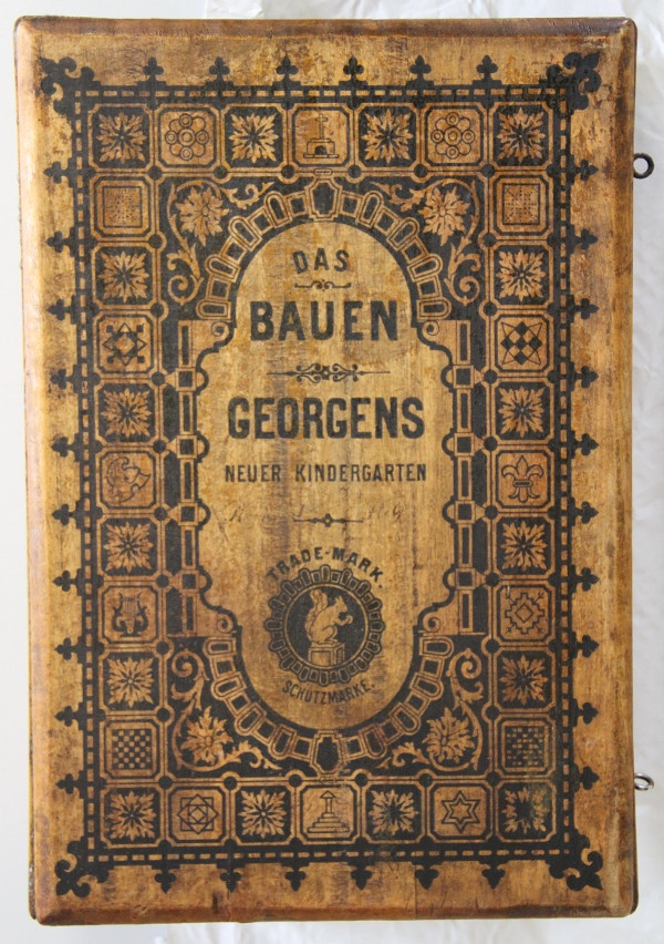 Steinbaukasten "Das Bauen. Georgens neuer Kindergarten." (Otto-Lilienthal-Museum CC BY-NC-SA)