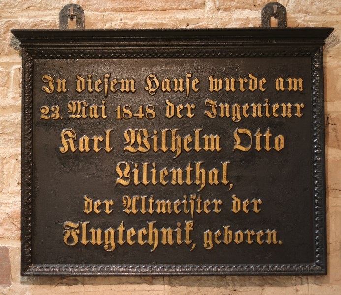 Gedenktafel am Geburtshaus Otto Lilienthals (Otto-Lilienthal-Museum CC BY-NC-SA)