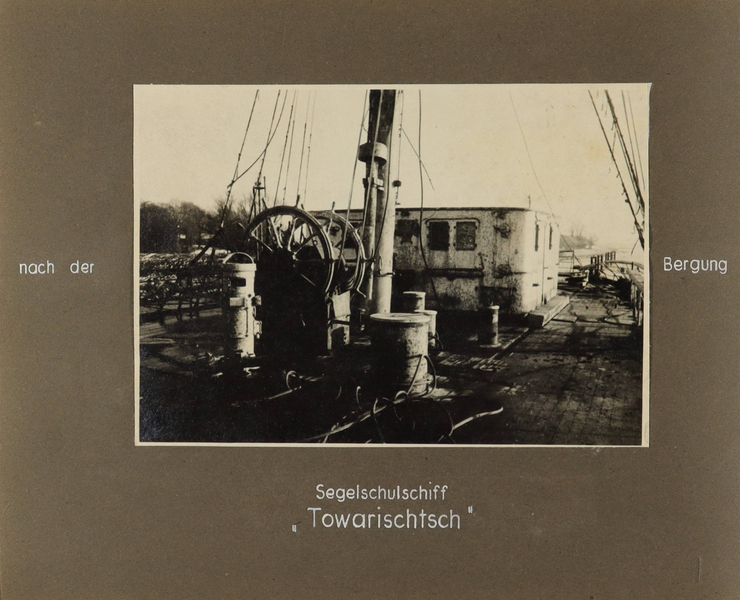 Blick über das Deck des Segelschulschiffs "Gorch Fock I" (die spätere "Towarischtsch") nach der Bergung (Schiffbau- und Schiffahrtsmuseum Rostock RR-F)