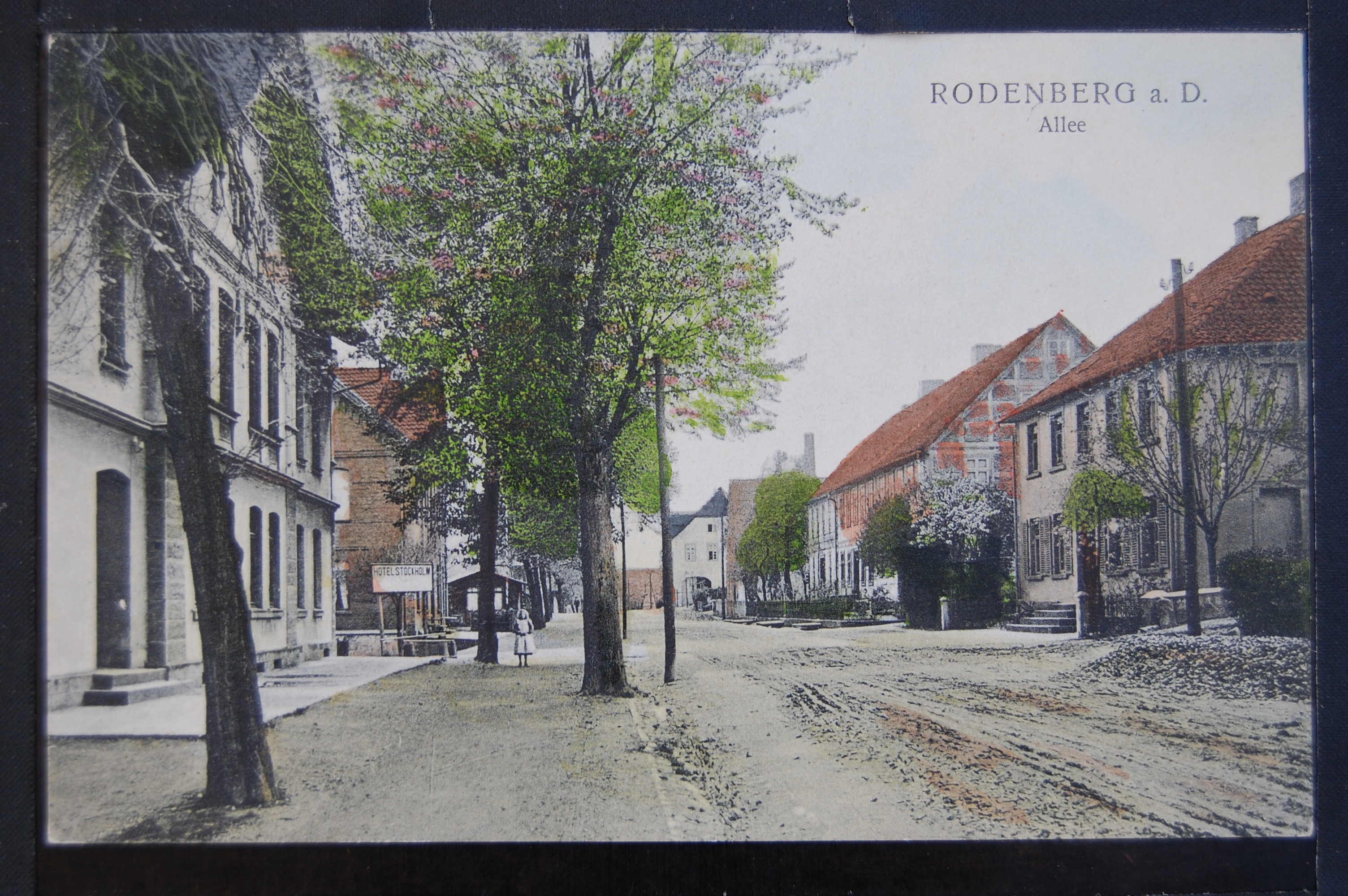 AK Rodenberg, Blick auf Allee 1906 (Museumslandschaft Amt Rodenberg e.V. CC BY-NC-SA)