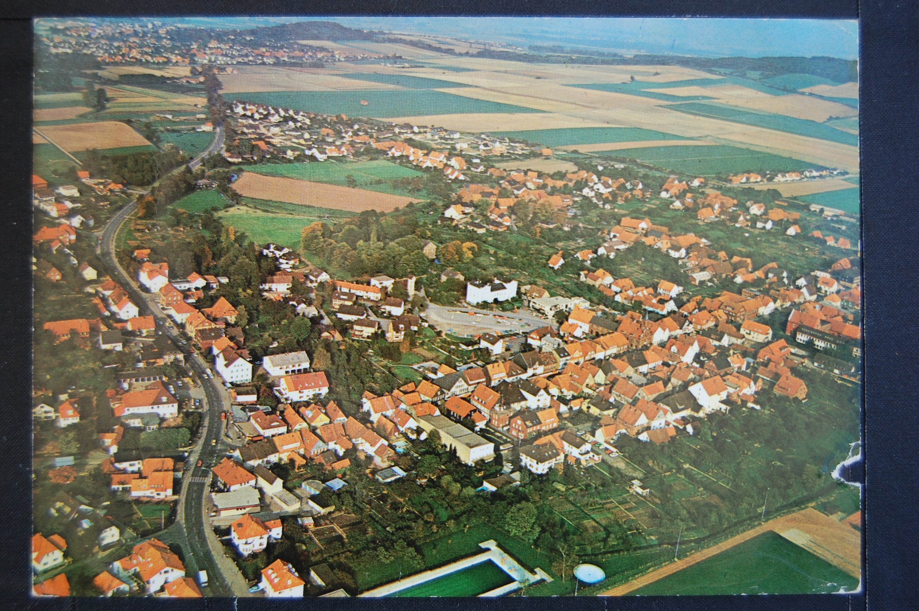 AK Rodenberg, Luftbild auf Rodenberg (Museumslandschaft Amt Rodenberg e.V. CC BY-NC-SA)