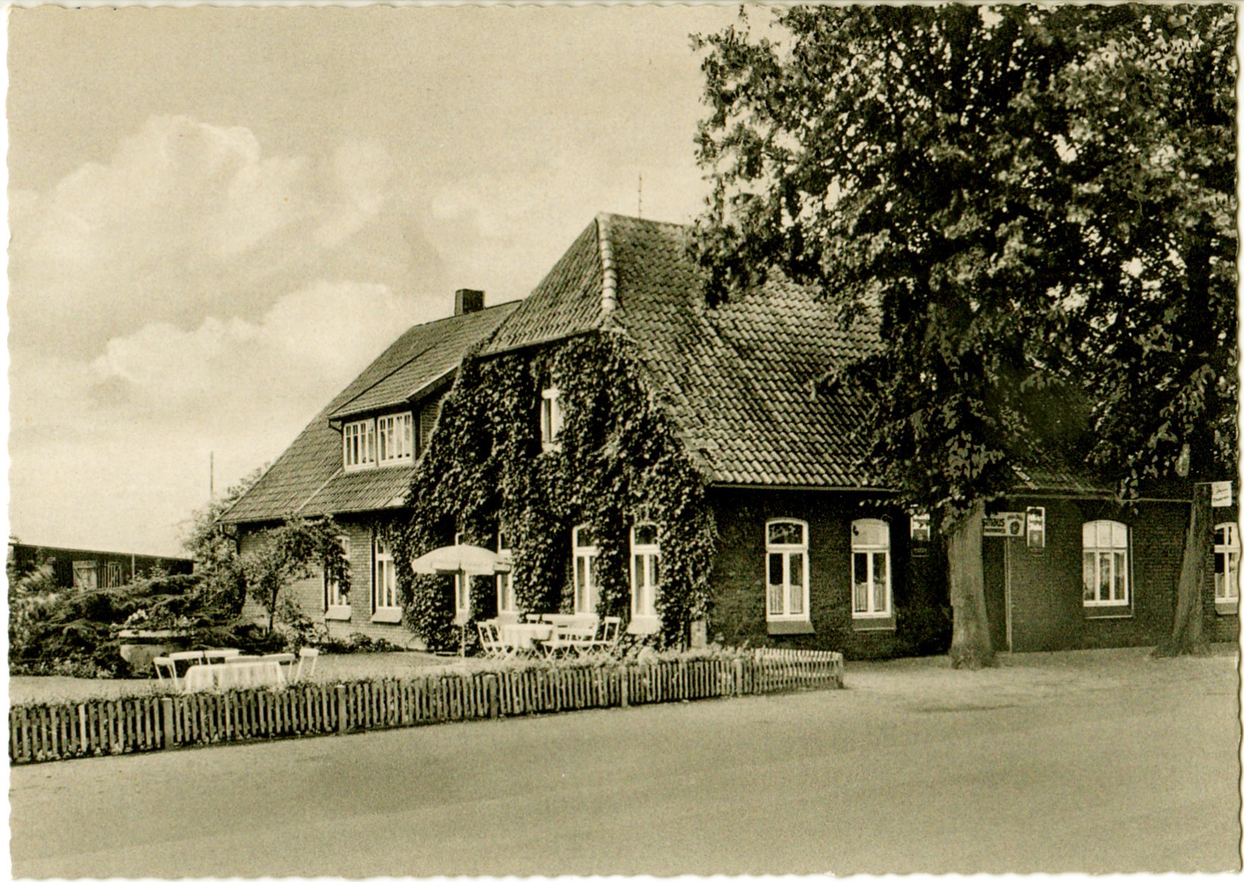 Fritz Pottberg's Gasthof in der Samtgemeinde Bruchhausen-Vilsen Gem. Asendorf  OT Graue (Kreismuseum Syke CC BY-NC-SA)