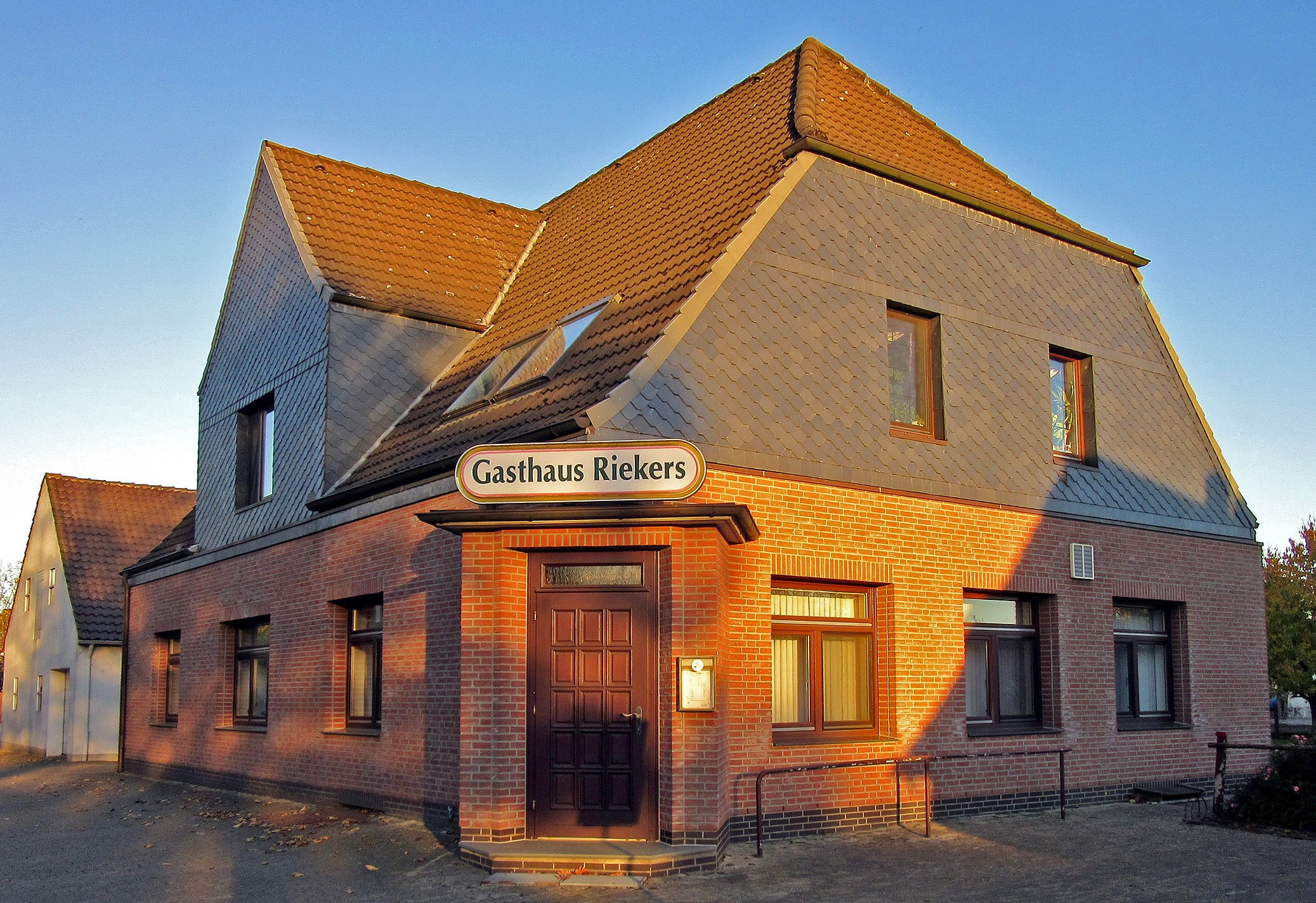 Gasthaus Riekers in der Gemeinde Weyhe - OT Kirchweyhe (Kreismuseum Syke CC BY-NC-SA)