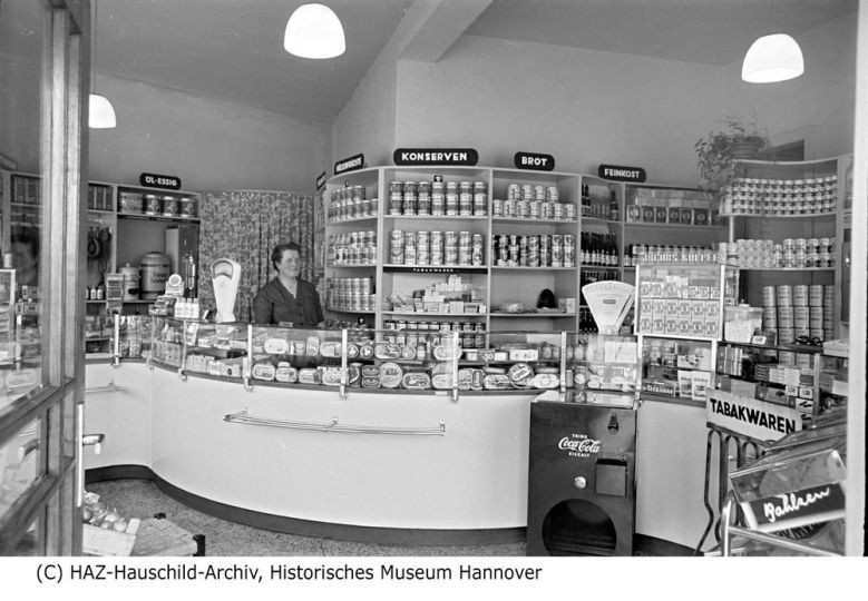Lebensmittelgeschäft Peter am Welfenplatz (HAZ-Hauschild-Archiv, Historisches Museum Hannover CC BY-NC-SA)